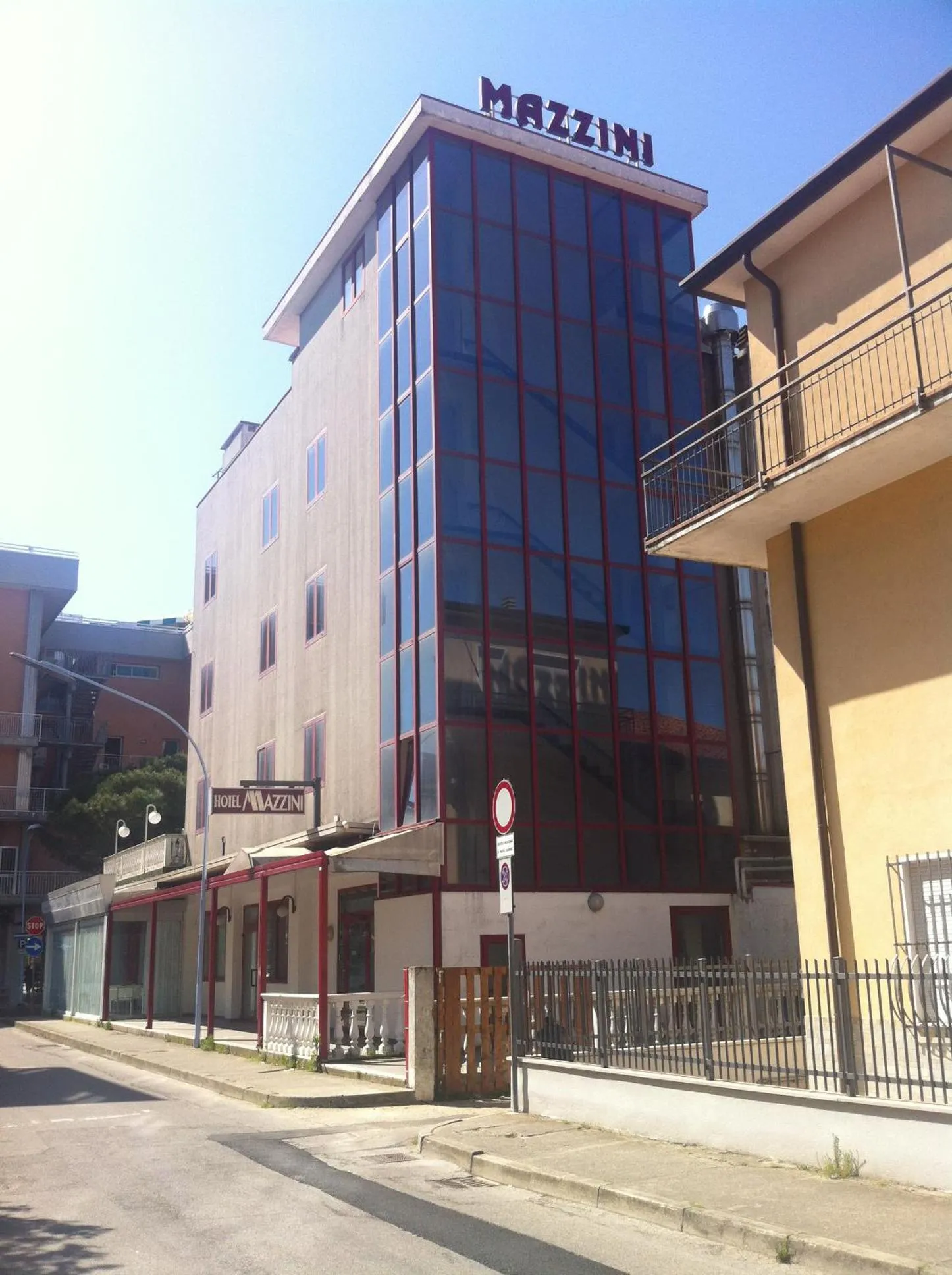 Facade/entrance in Hotel Mazzini