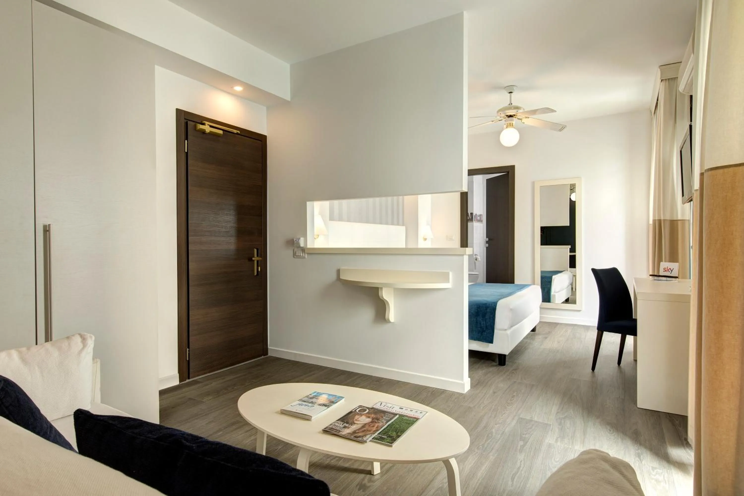 Living room, Bed in Hotel Byron Bellavista