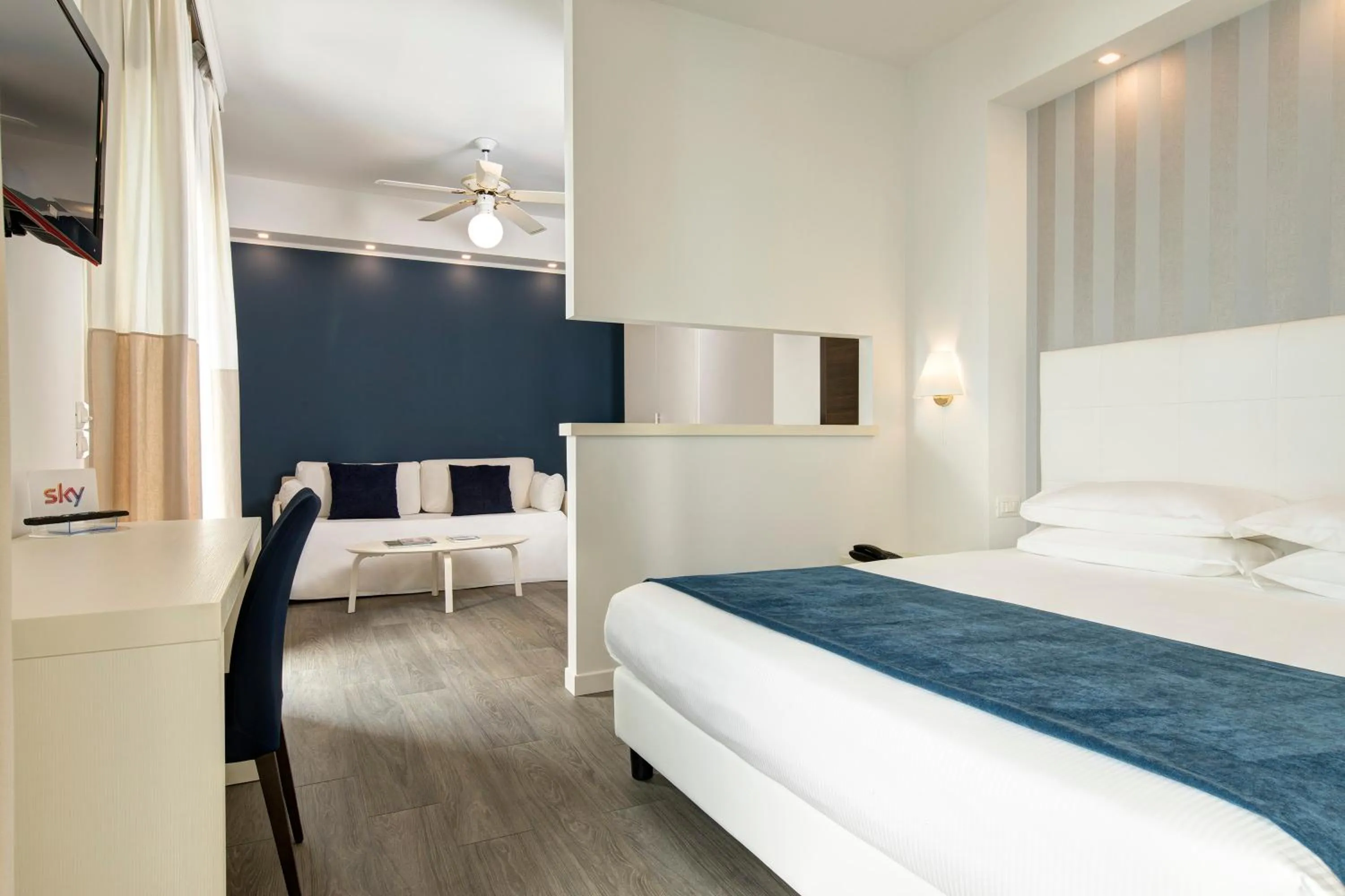 Bedroom, Bed in Hotel Byron Bellavista