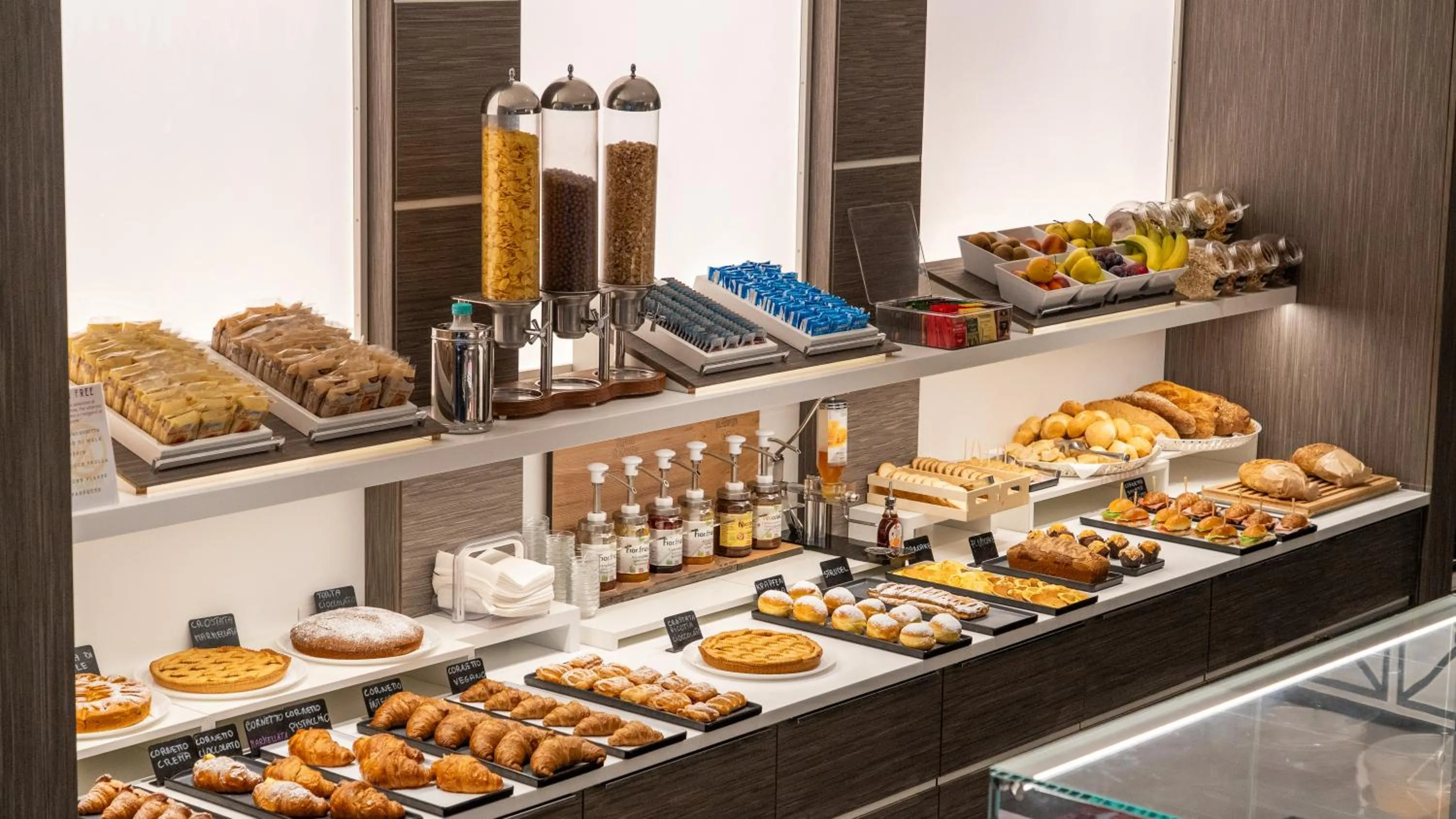 Breakfast in Hotel Imperial