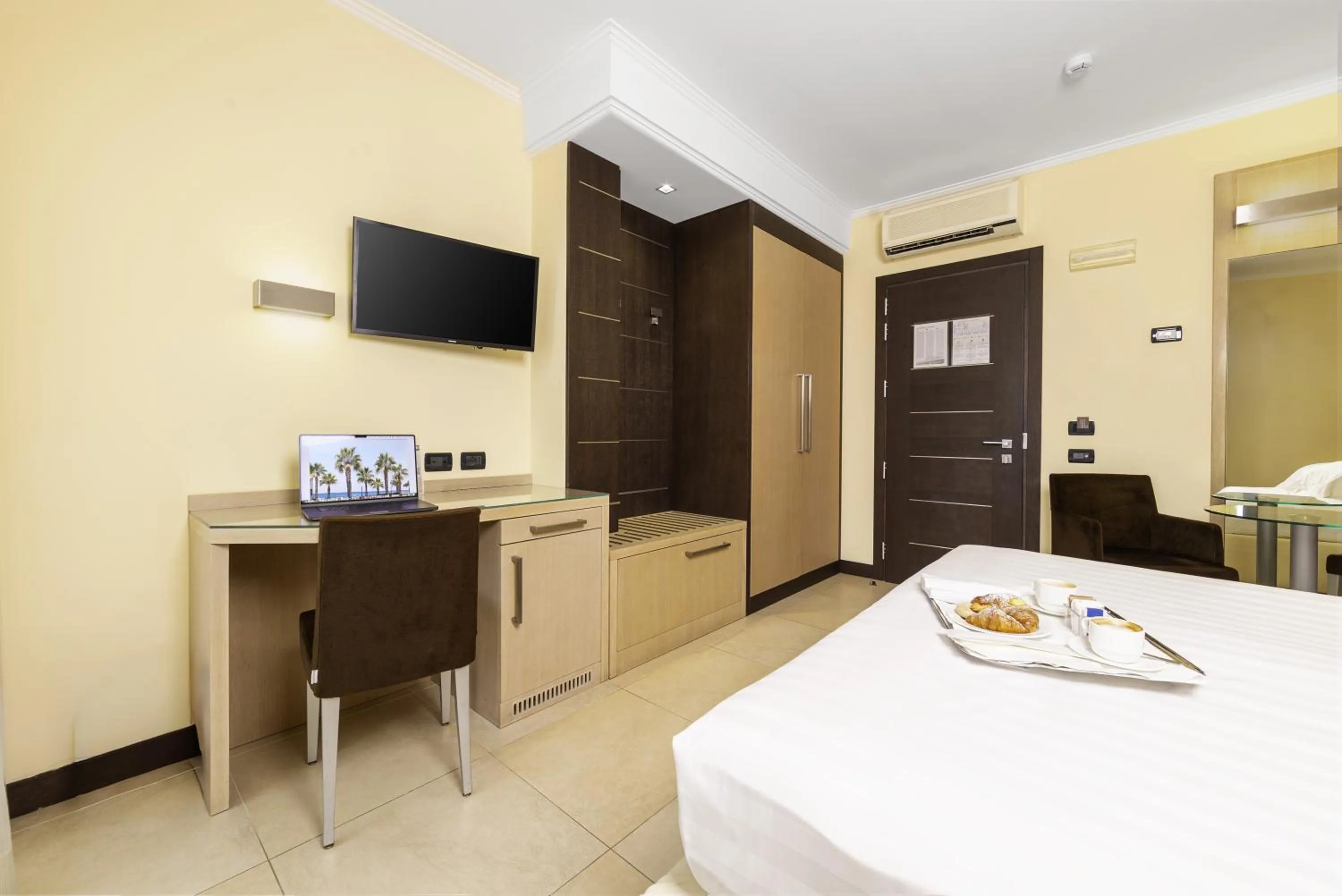 Bed in Hotel Imperial