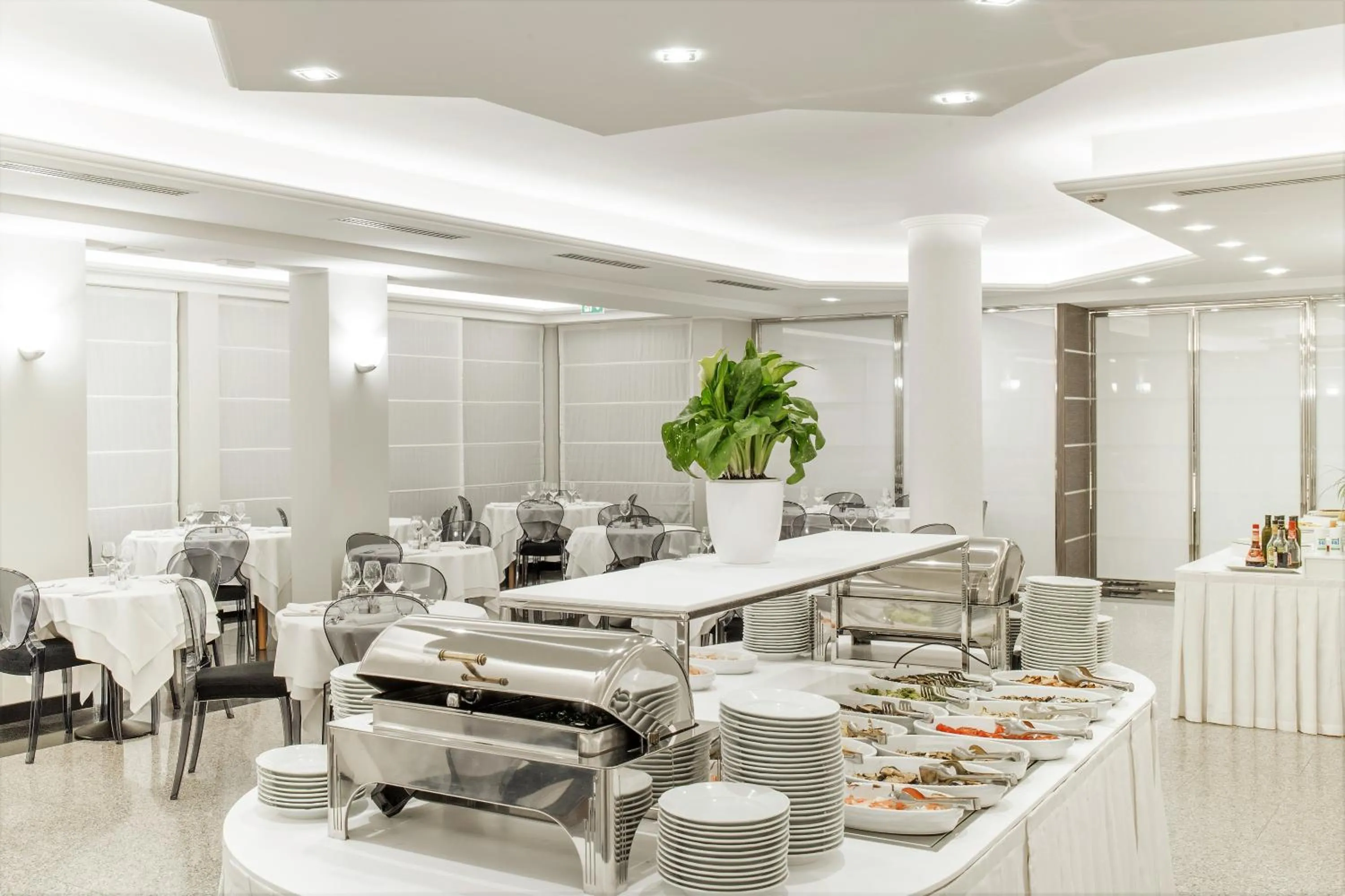 Restaurant/places to eat in Hotel Imperial