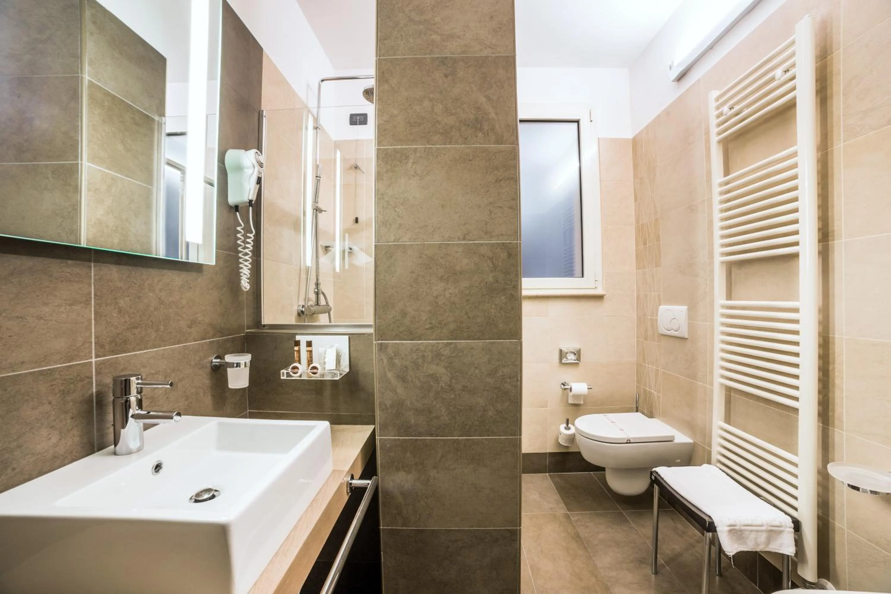 Shower in Hotel Imperial