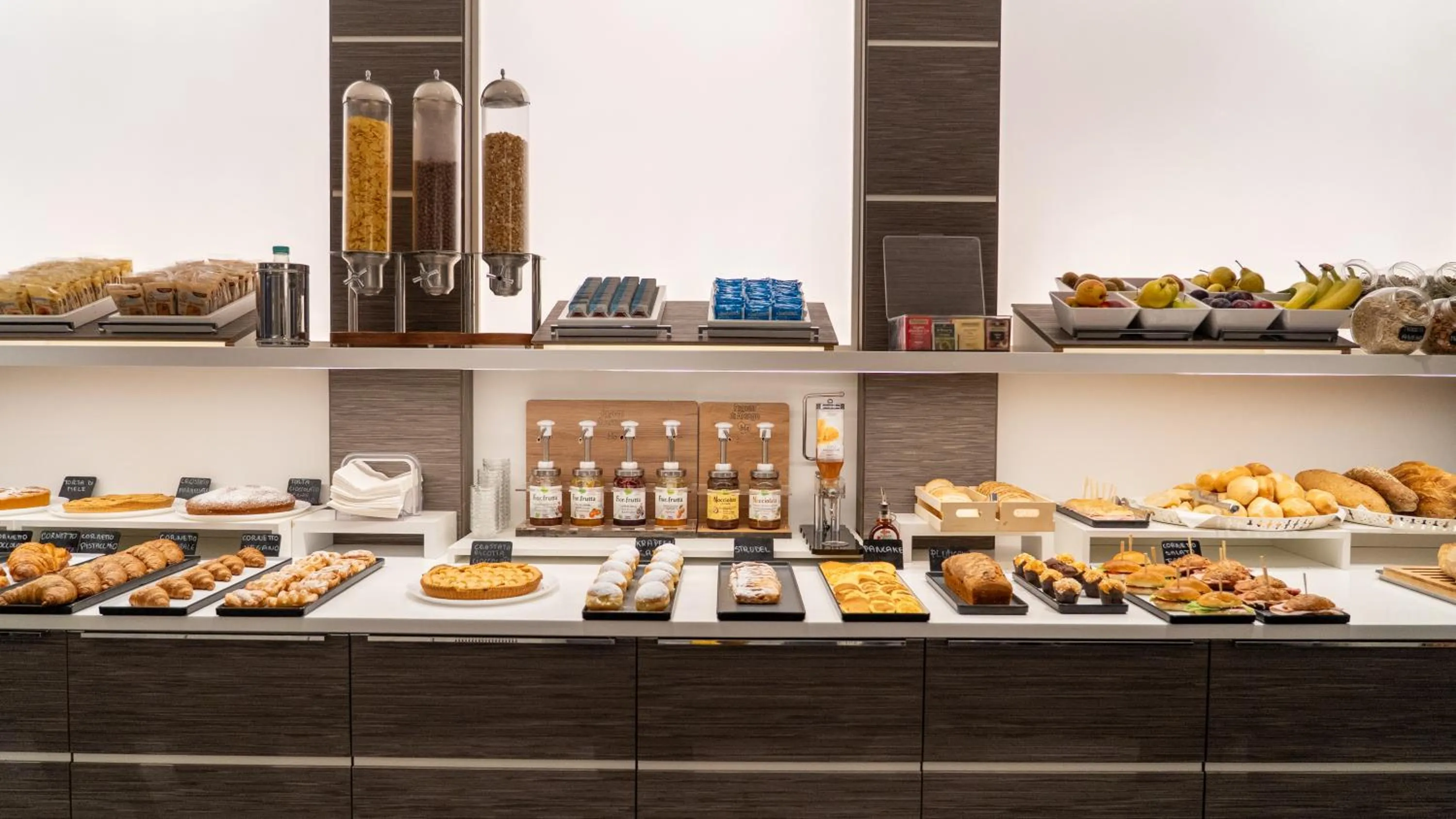 Breakfast in Hotel Imperial