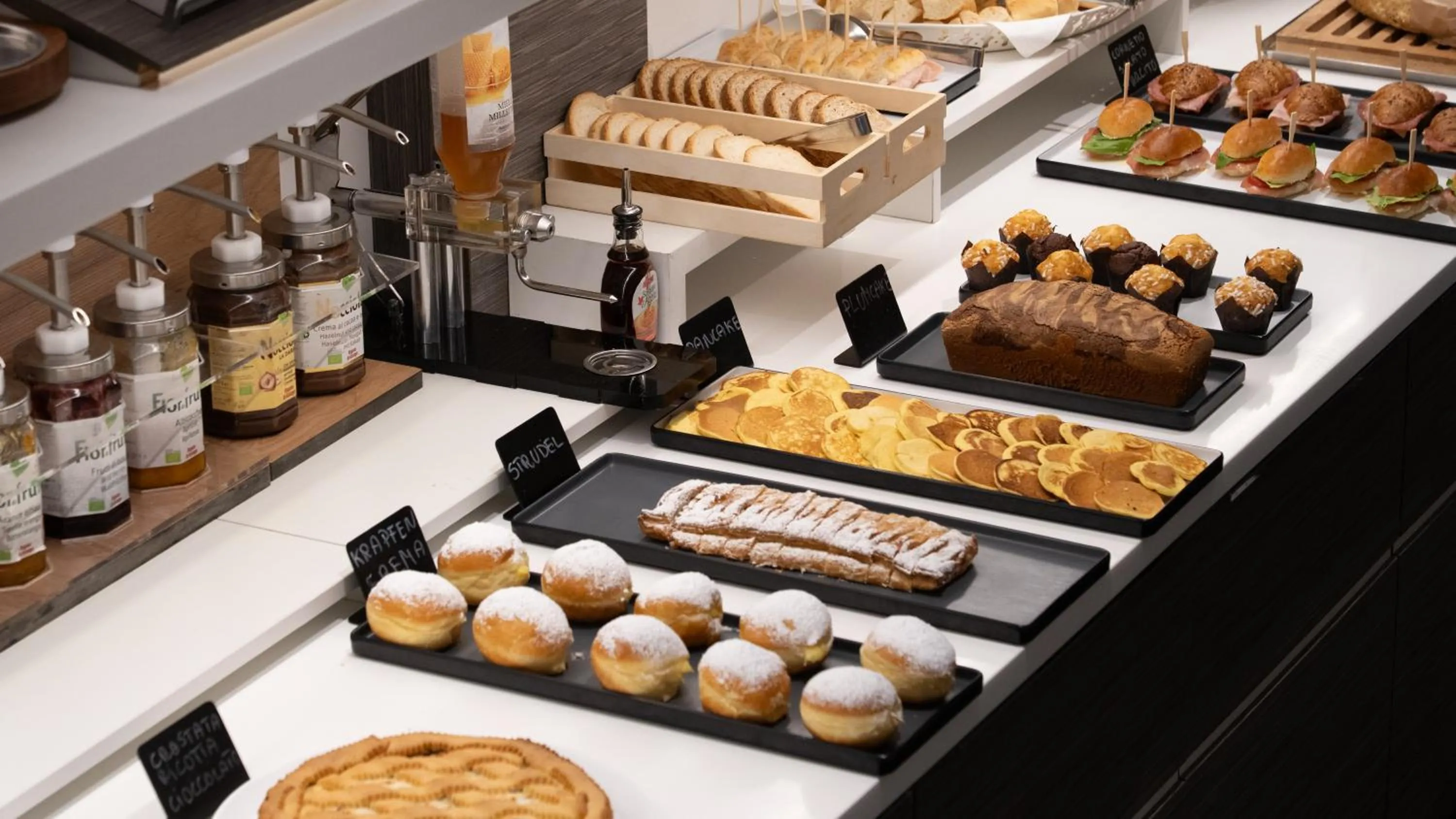 Breakfast in Hotel Imperial