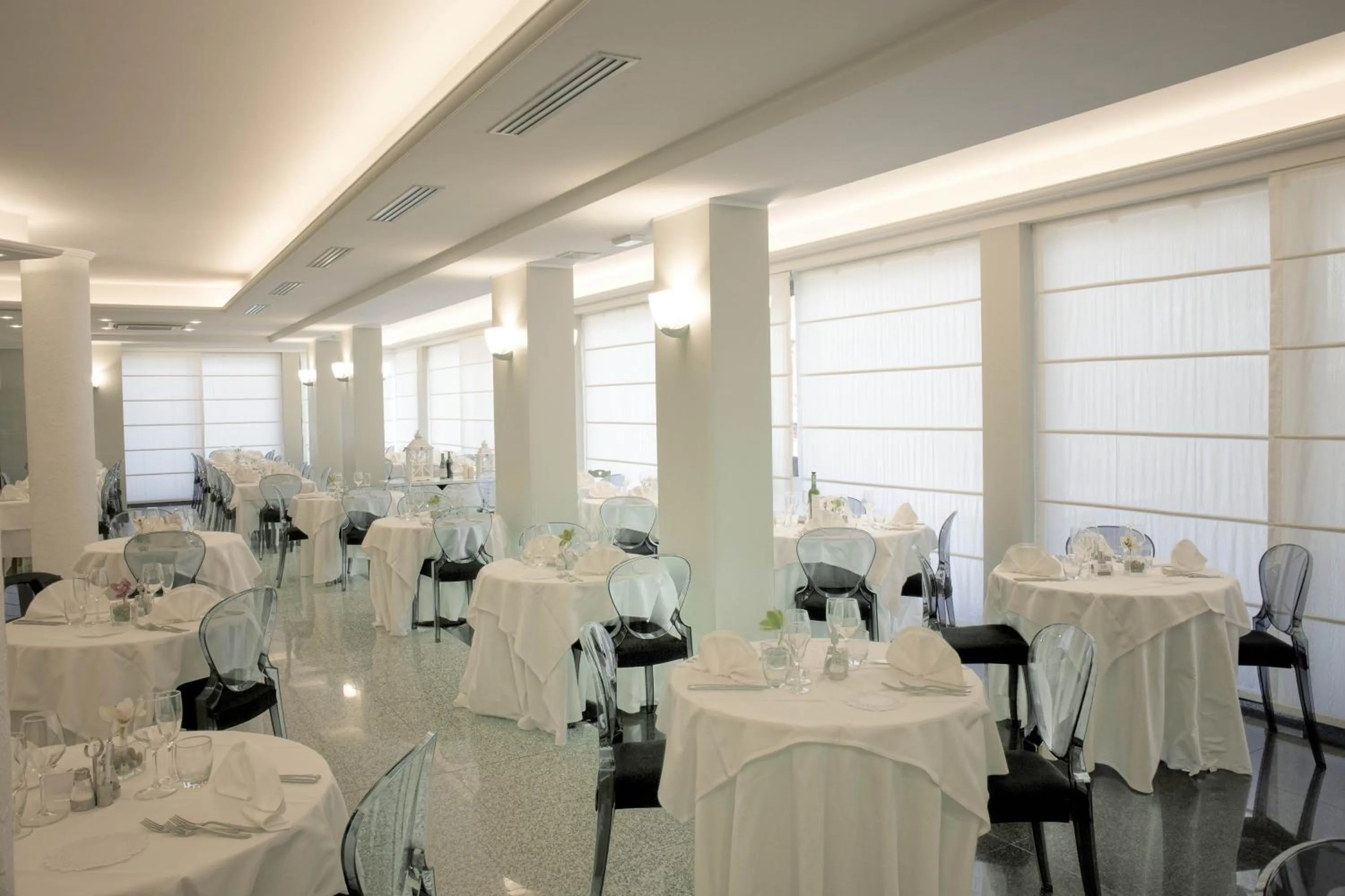 Restaurant/places to eat in Hotel Imperial