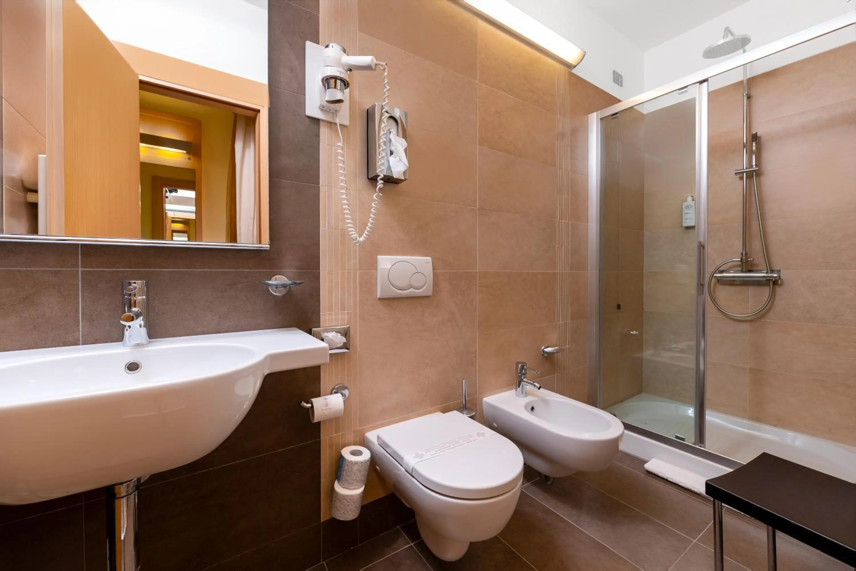 Shower in Hotel Imperial