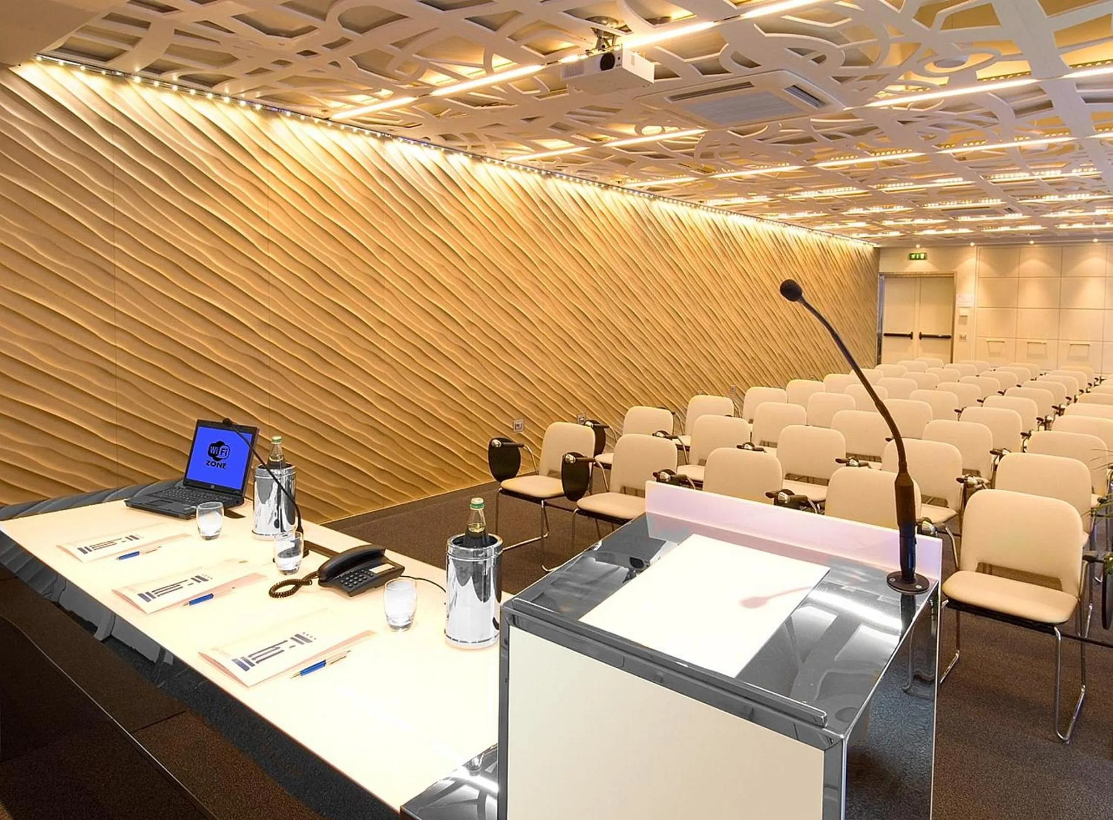 Business facilities in Hotel Imperial