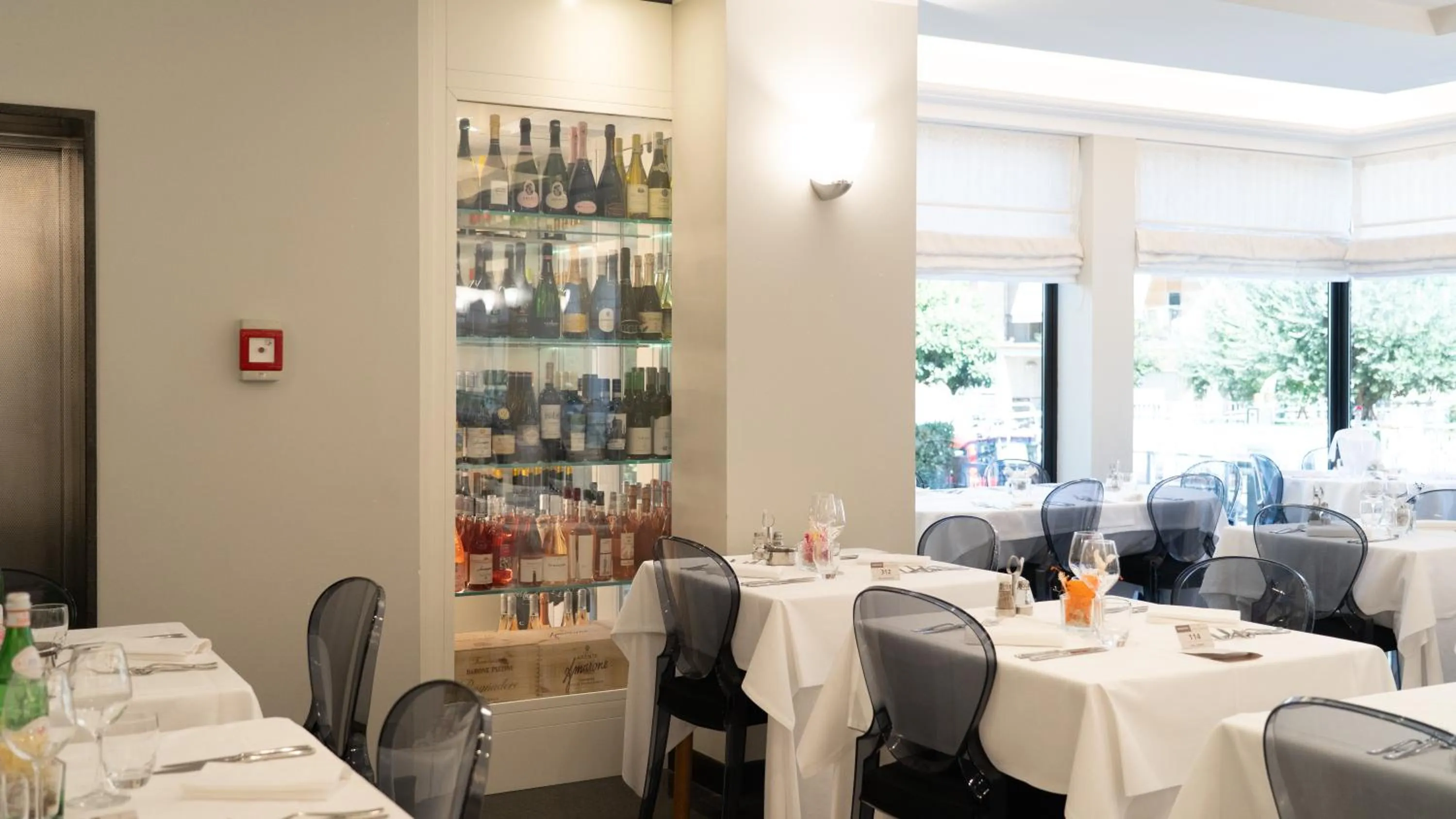 Restaurant/places to eat in Hotel Imperial