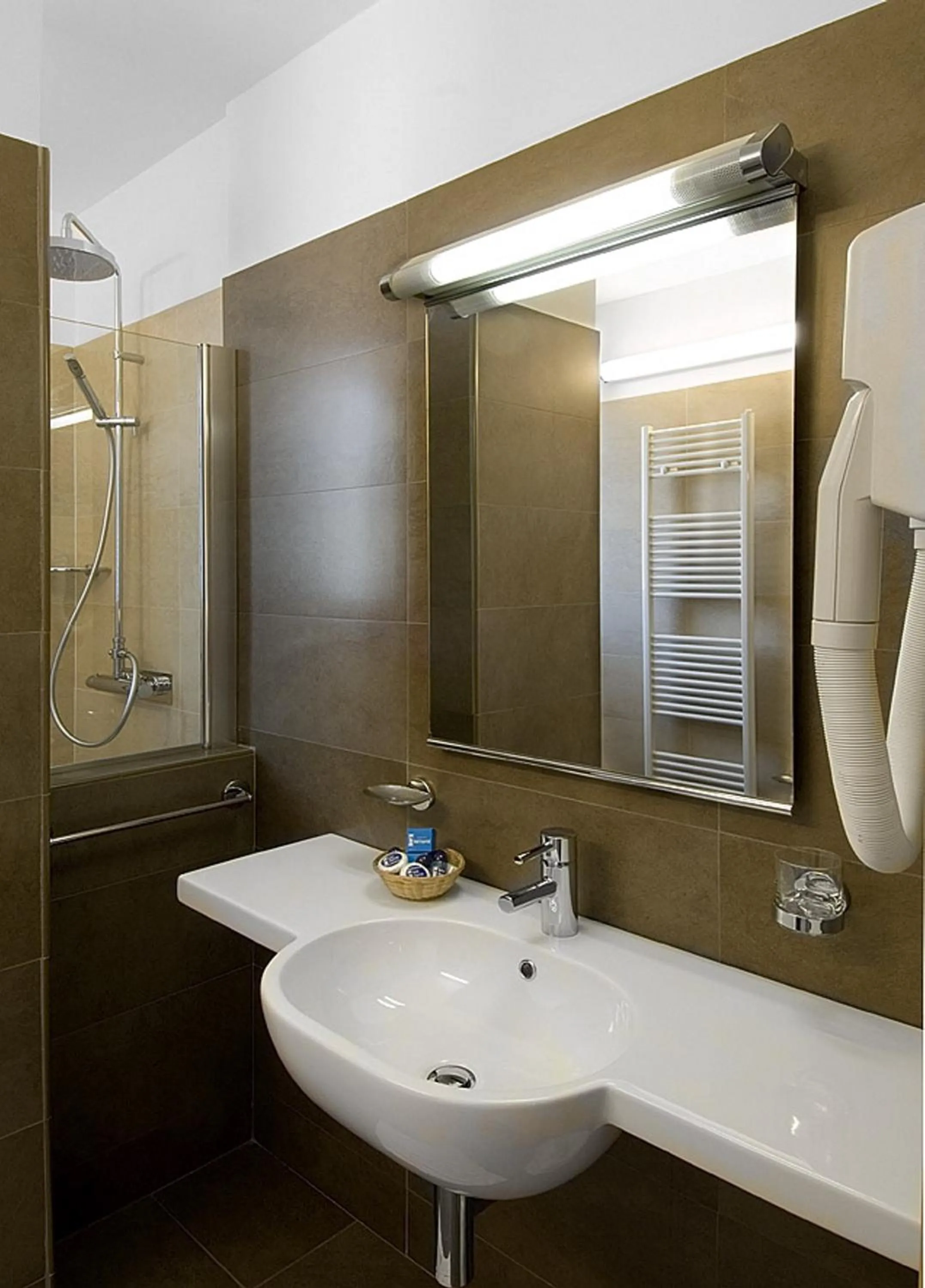 Shower in Hotel Imperial