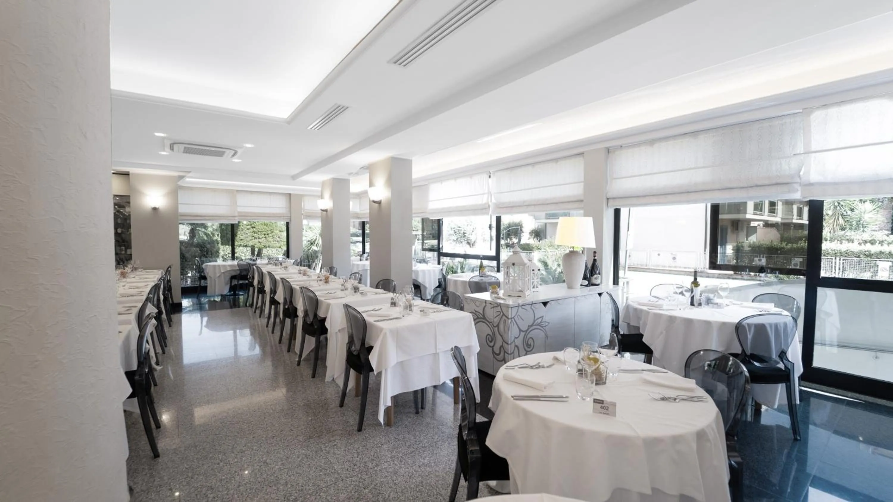 Restaurant/places to eat in Hotel Imperial