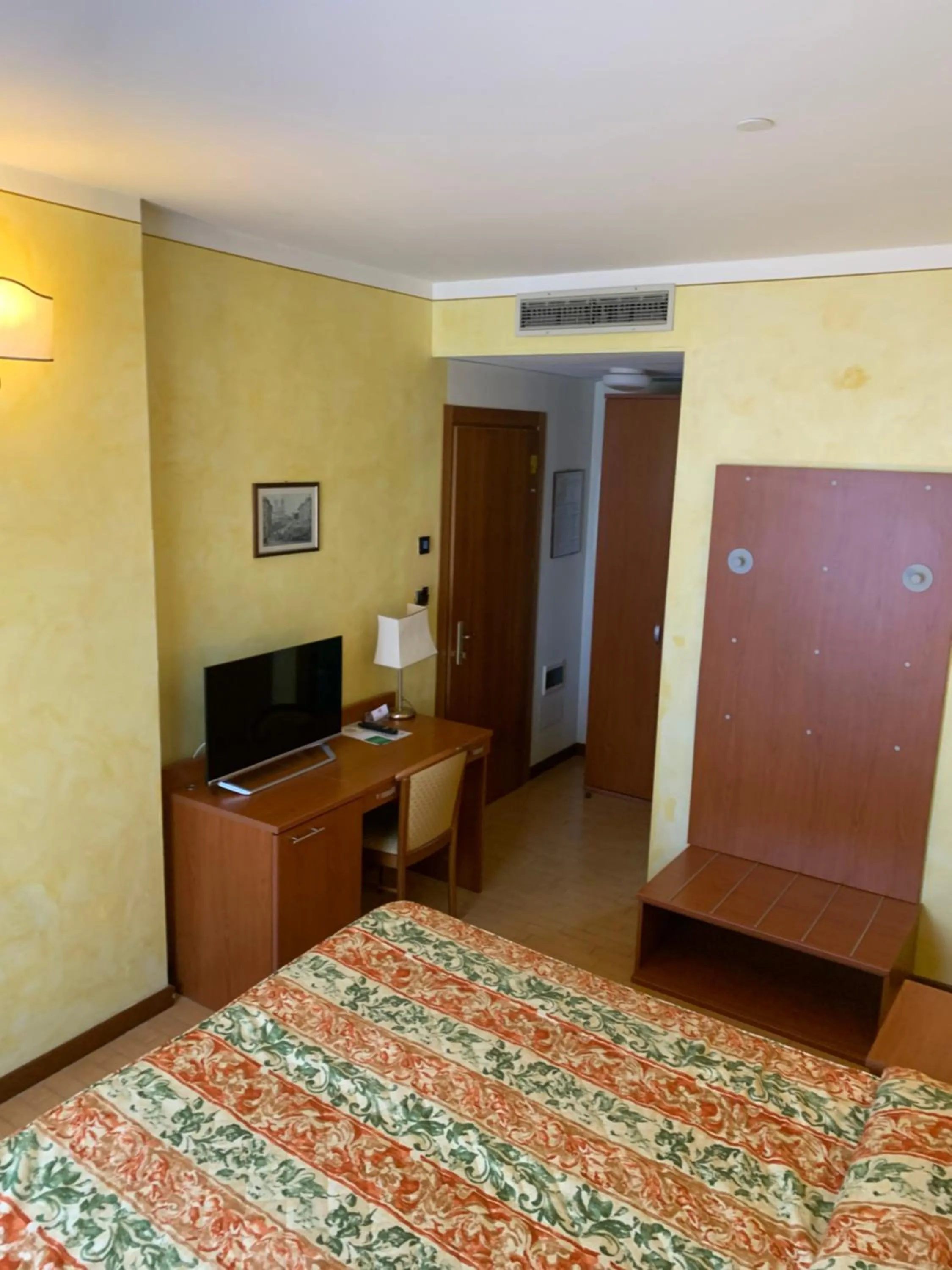 Bedroom, Bed in Hotel La Bussola