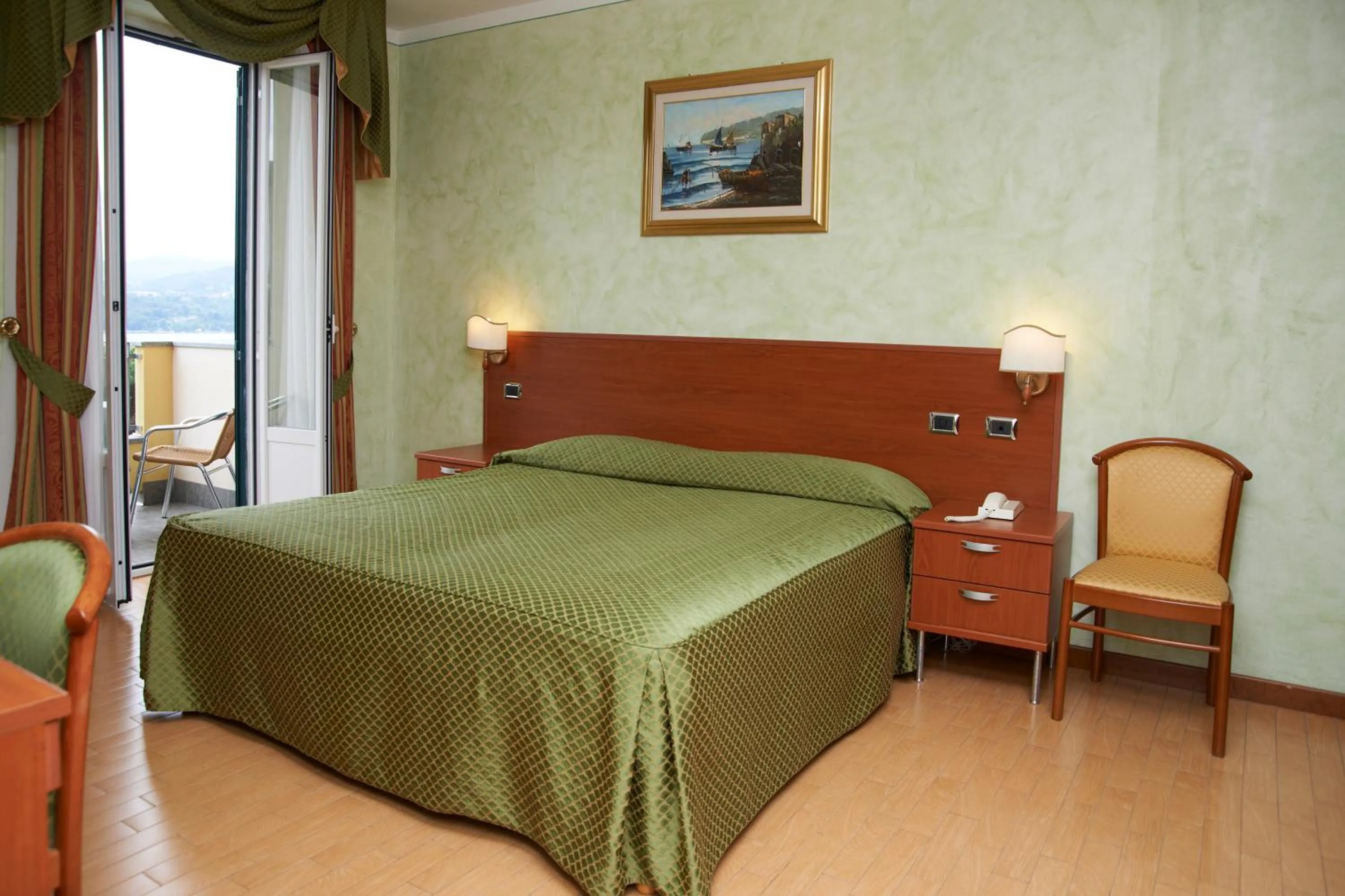 Bedroom, Bed in Hotel La Bussola