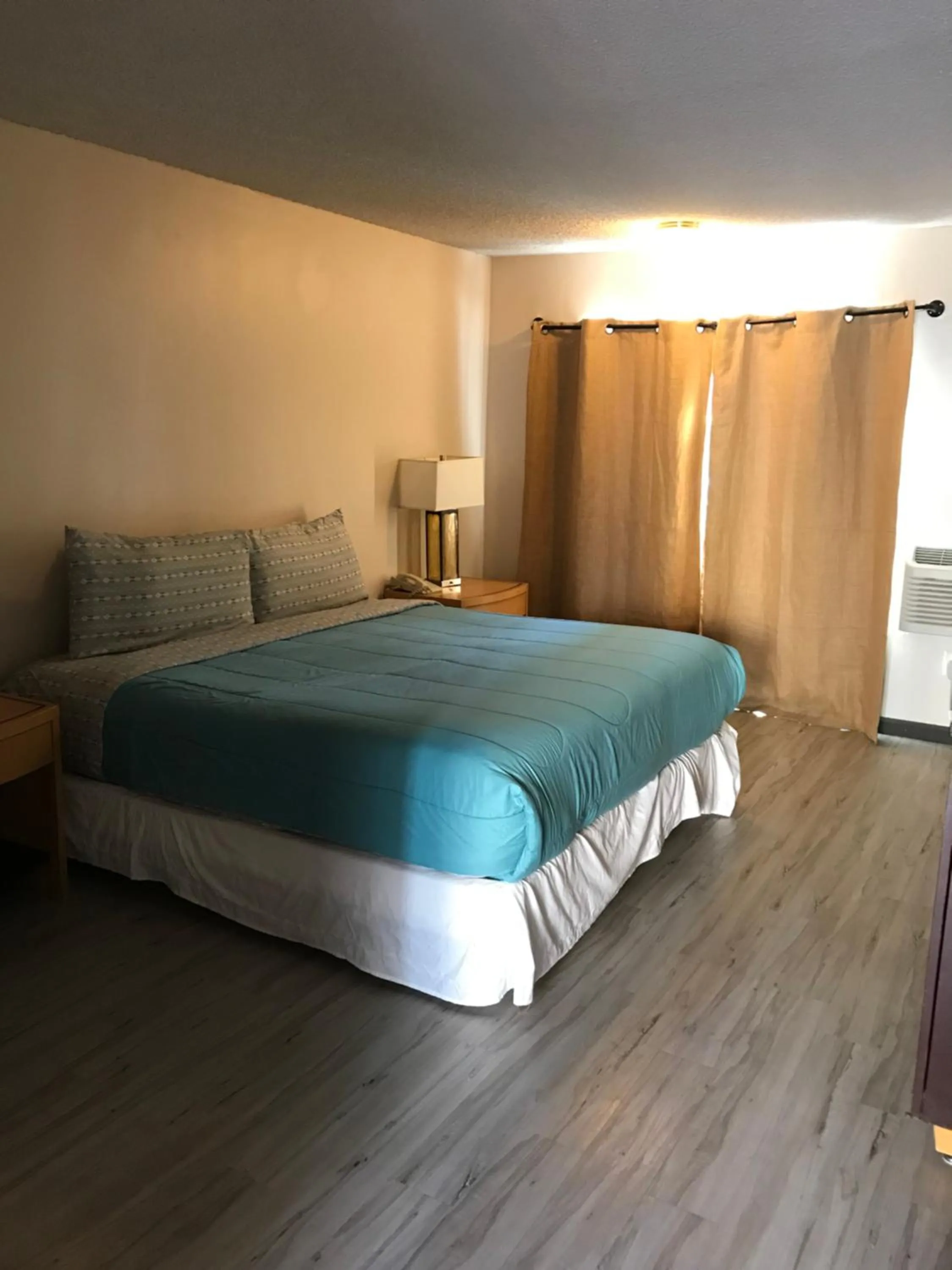 Bedroom, Bed in Delos Reyes Palm Springs