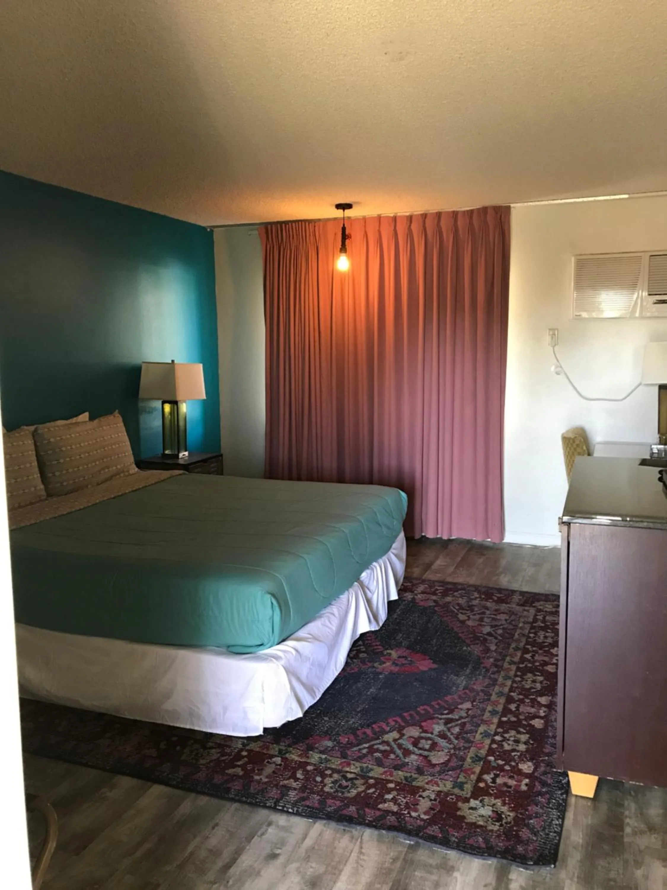 Bedroom, Bed in Delos Reyes Palm Springs