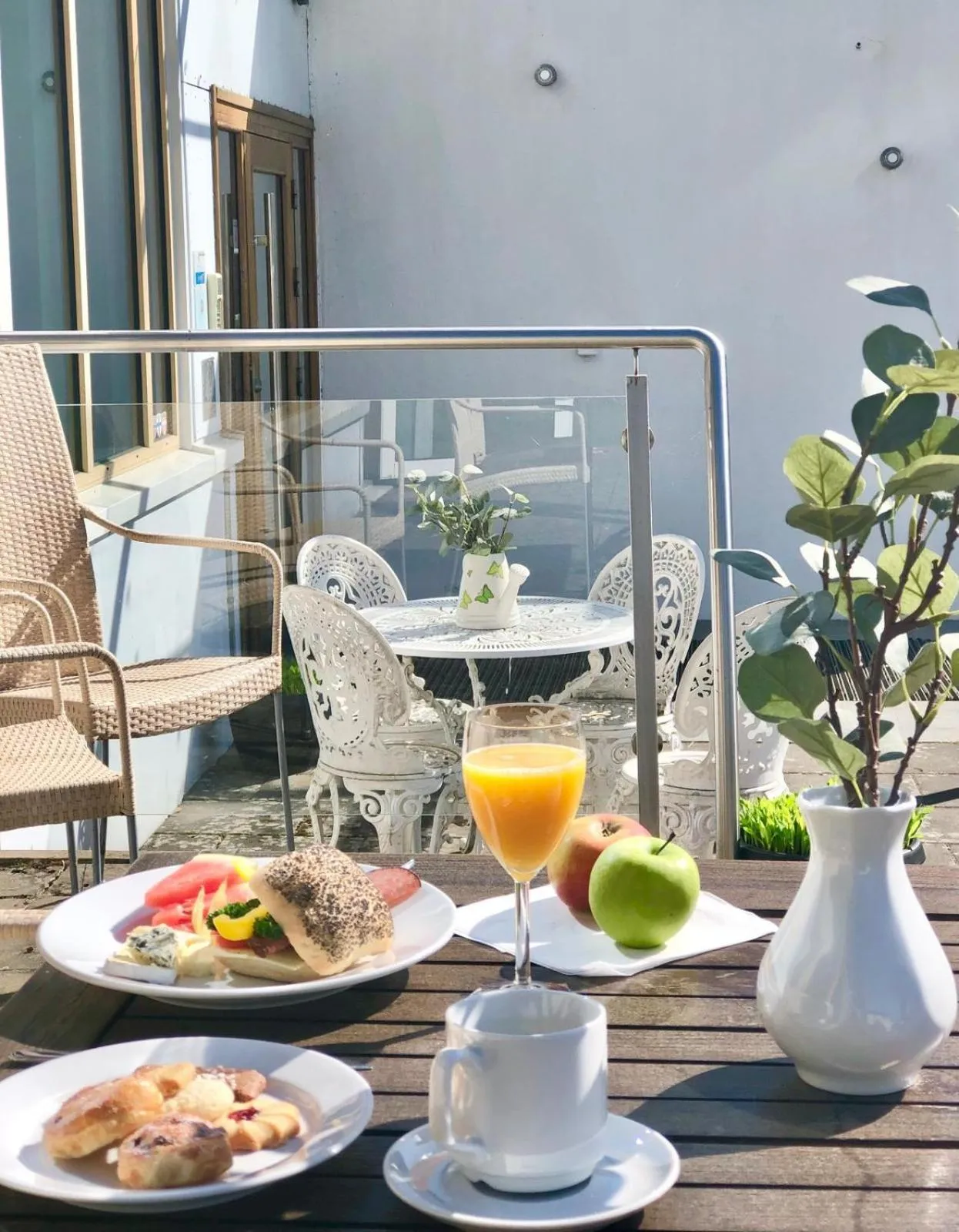 Restaurant/places to eat in Arena Hotell