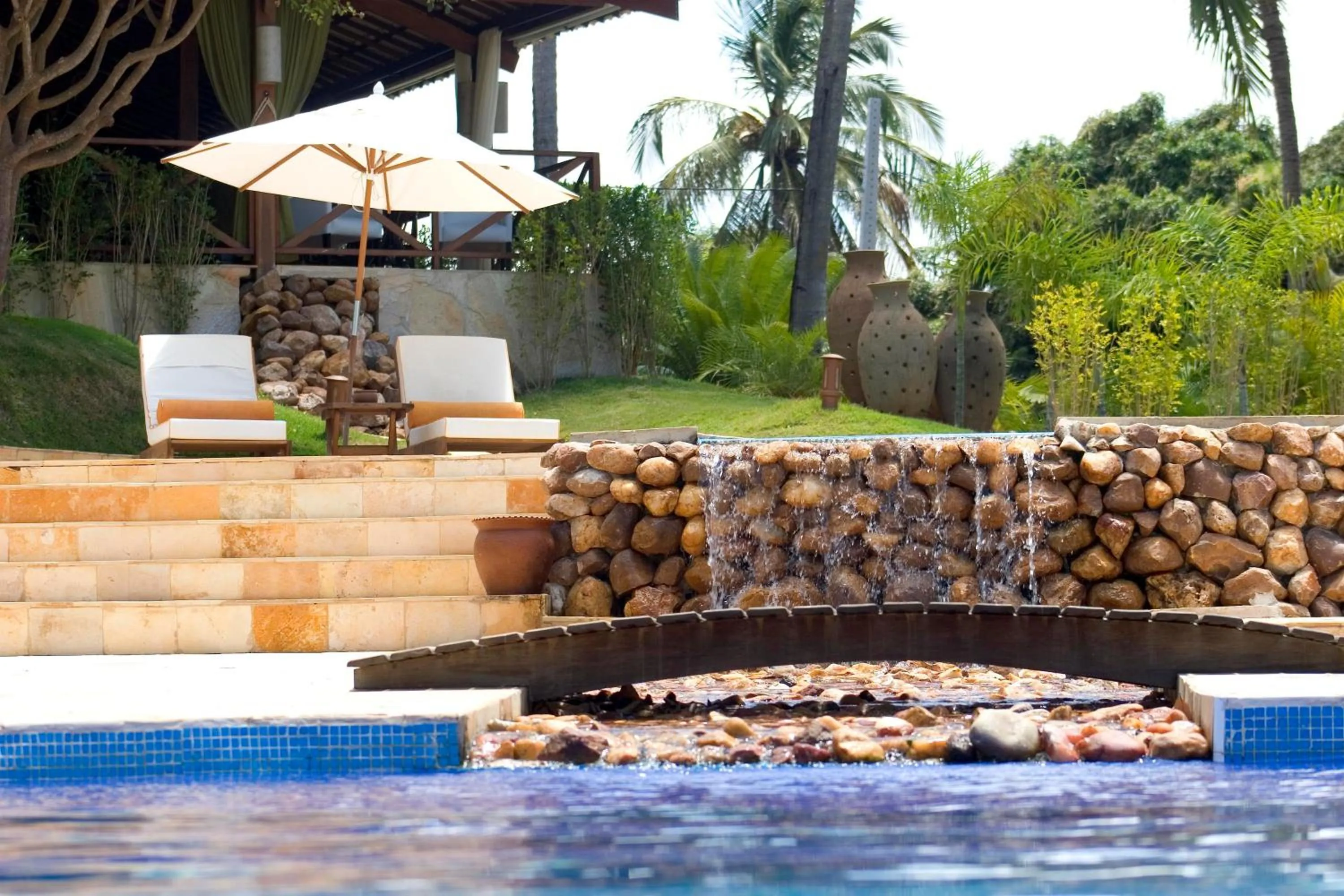 Swimming pool in Girassóis Suítes