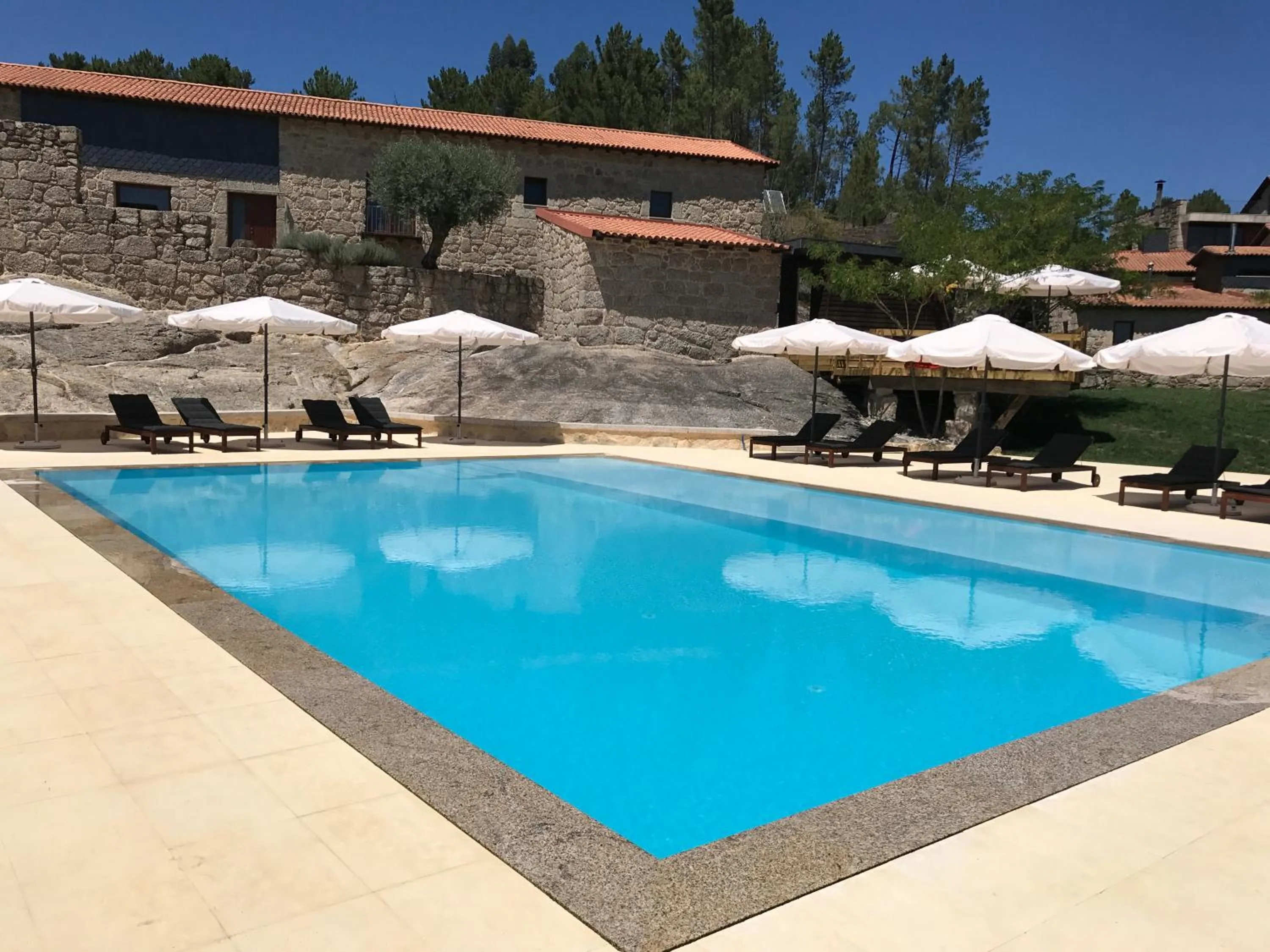 Swimming pool in Quinta do Medronheiro Hotel Rural