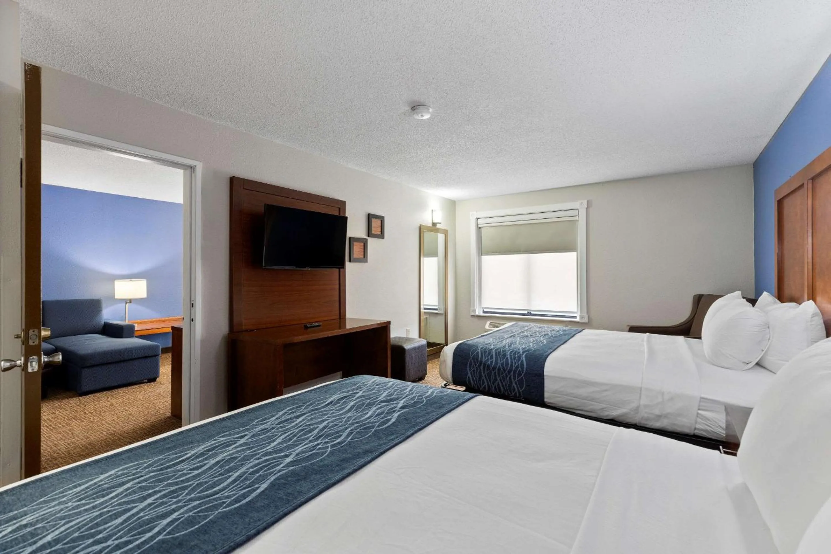Bedroom, Bed in Comfort Inn & Suites St Louis-Hazelwood
