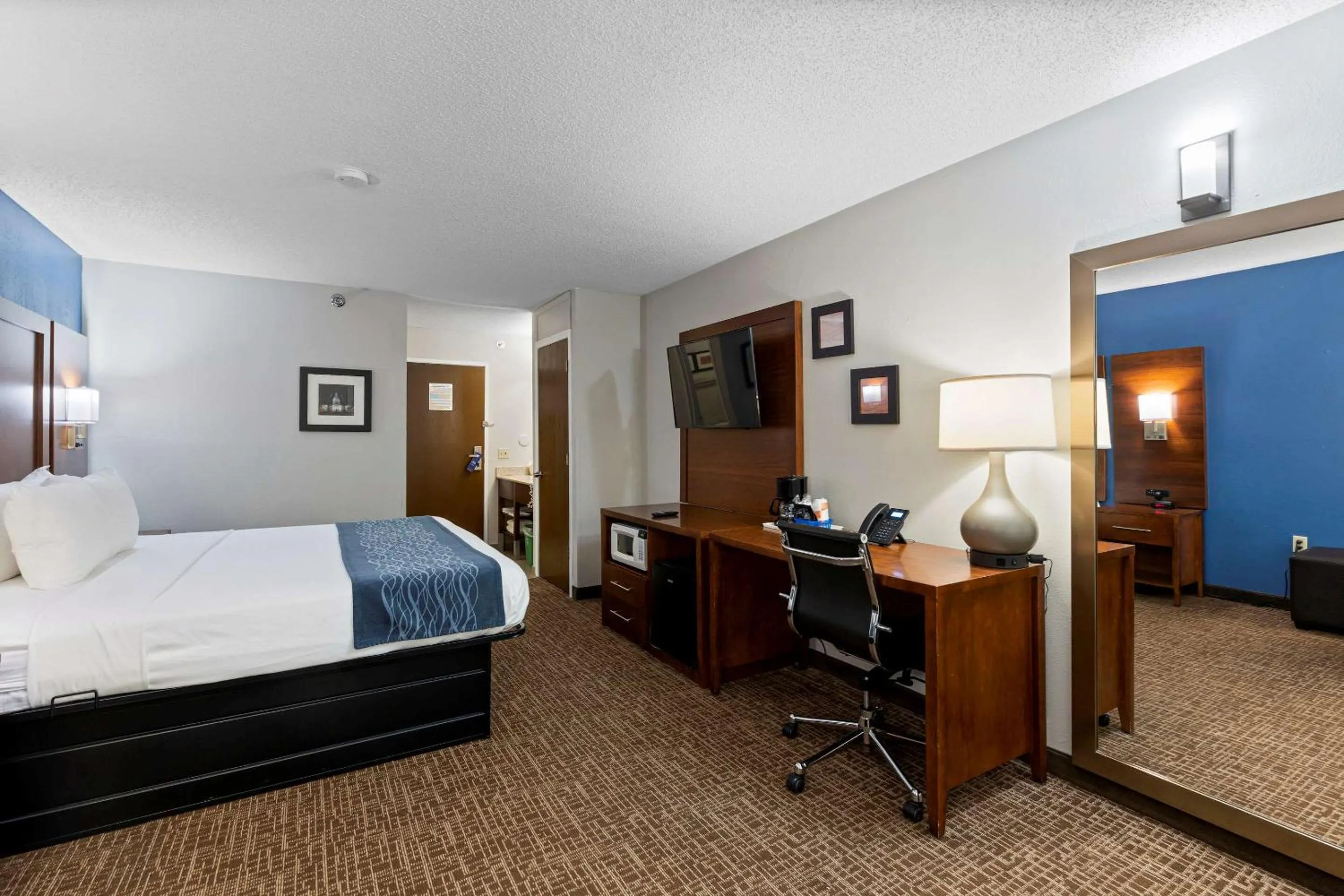 Bedroom, Bed in Comfort Inn & Suites St Louis-Hazelwood