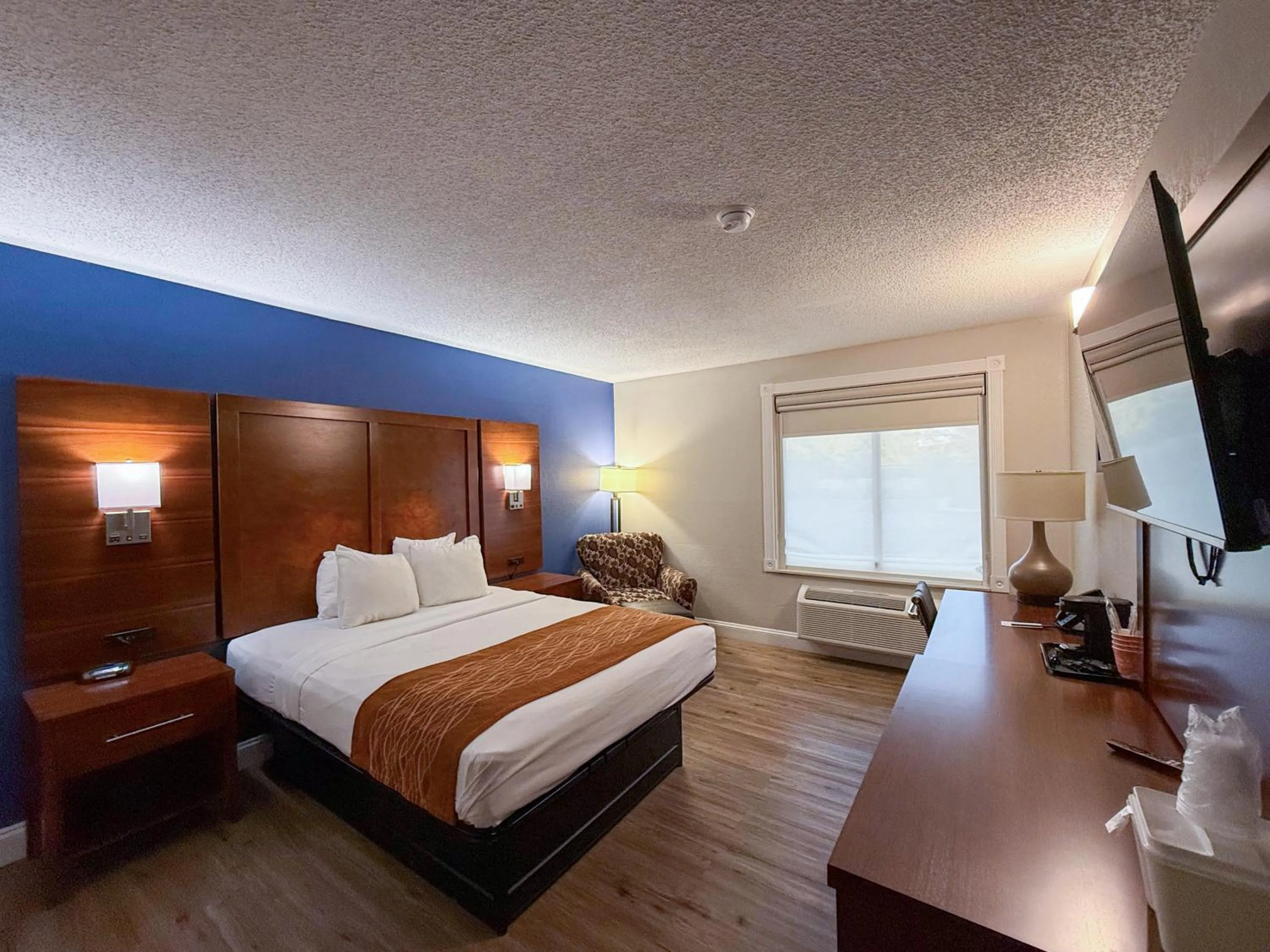 Bedroom, Bed in Comfort Inn & Suites St Louis-Hazelwood
