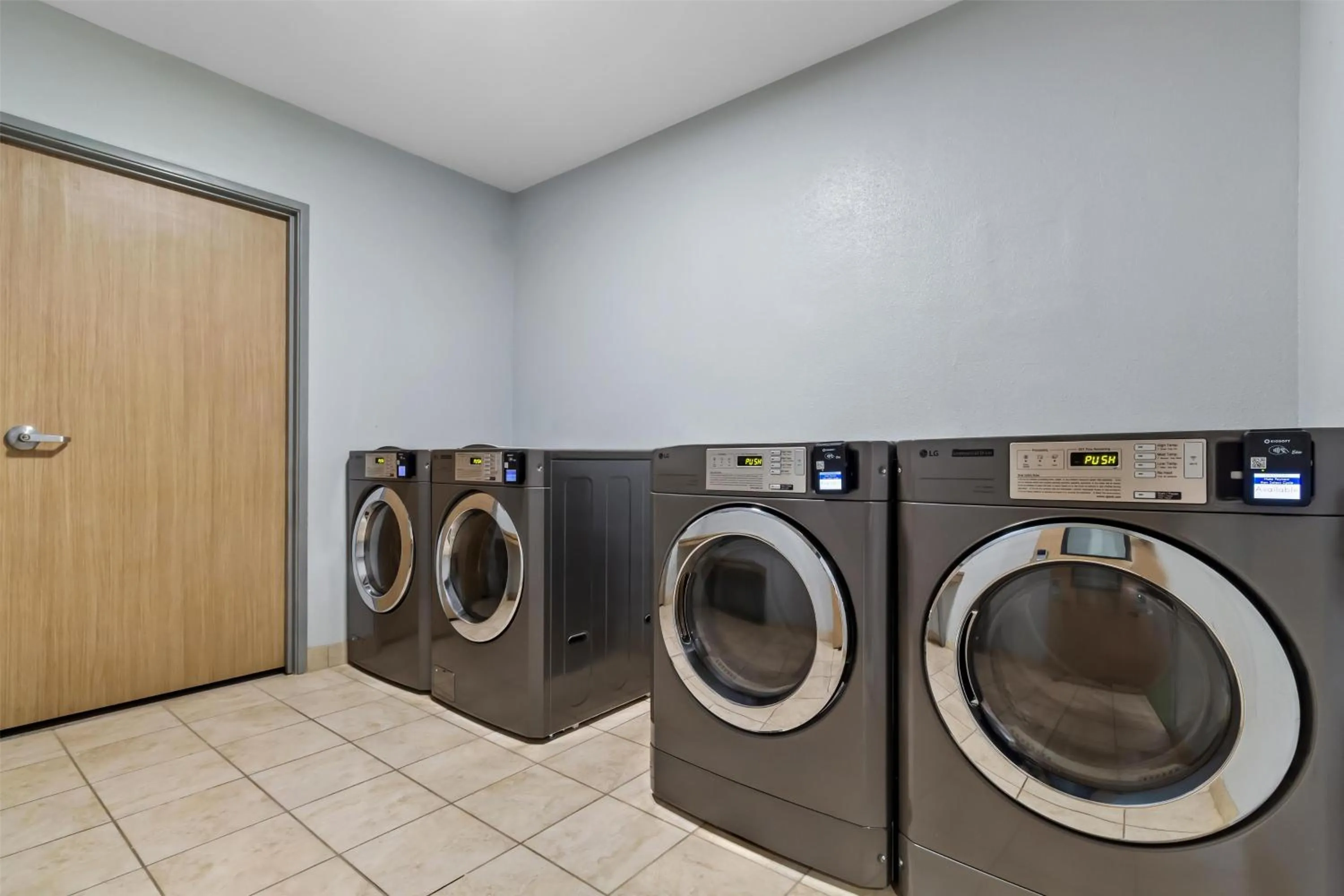 laundry in Spark By Hilton Houston Hobby Airport