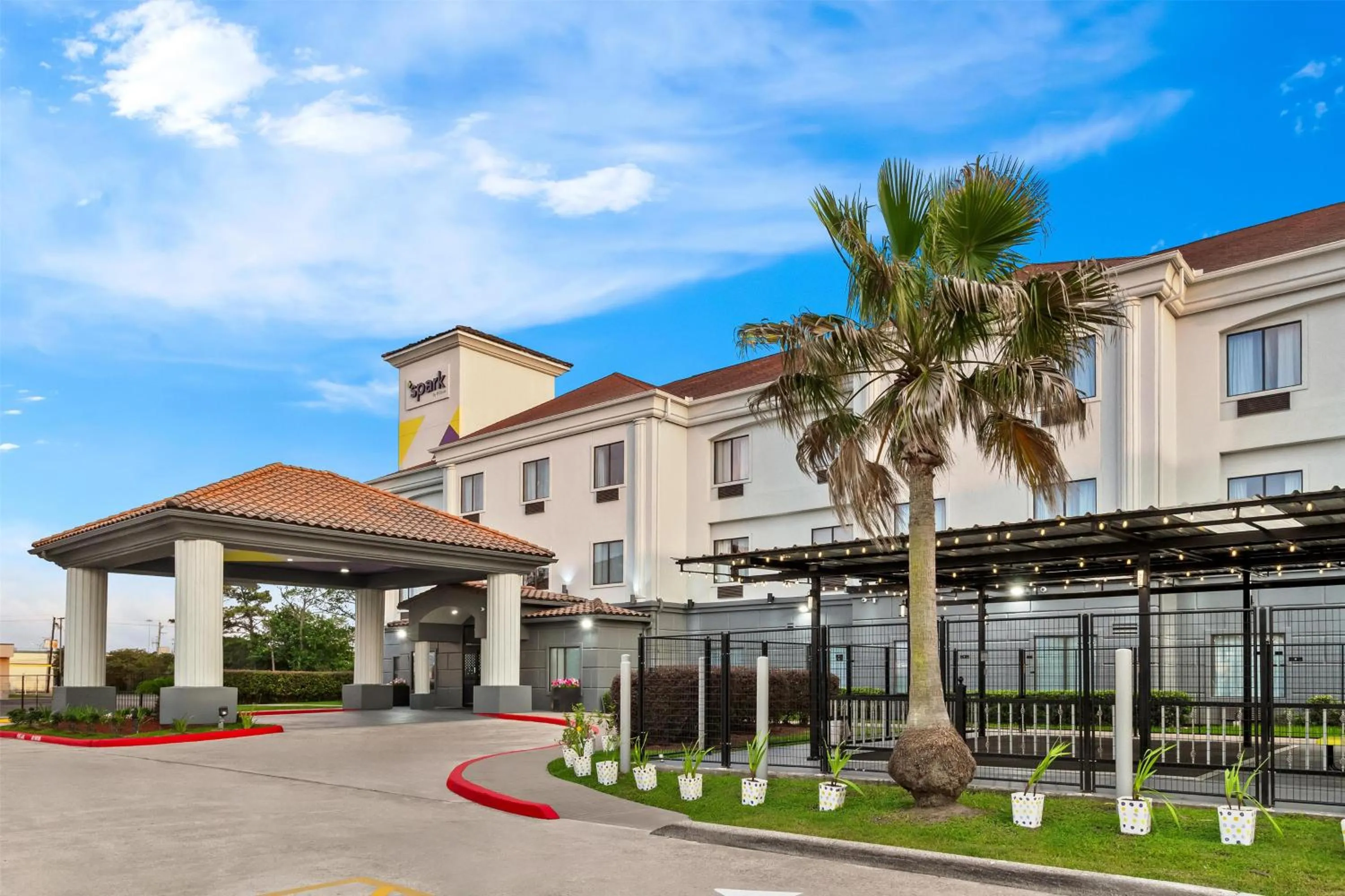Property building in Spark By Hilton Houston Hobby Airport