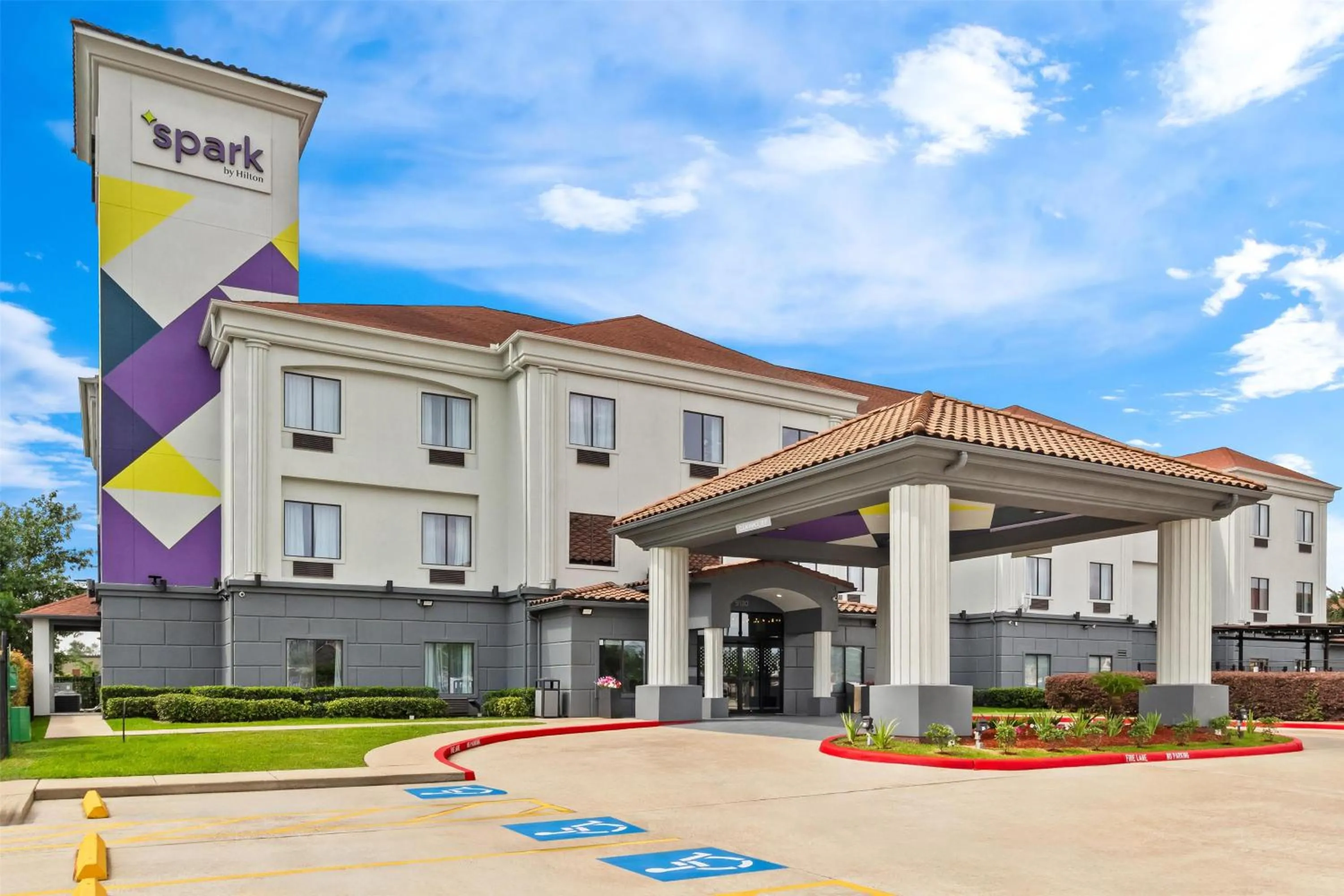 Property building in Spark By Hilton Houston Hobby Airport