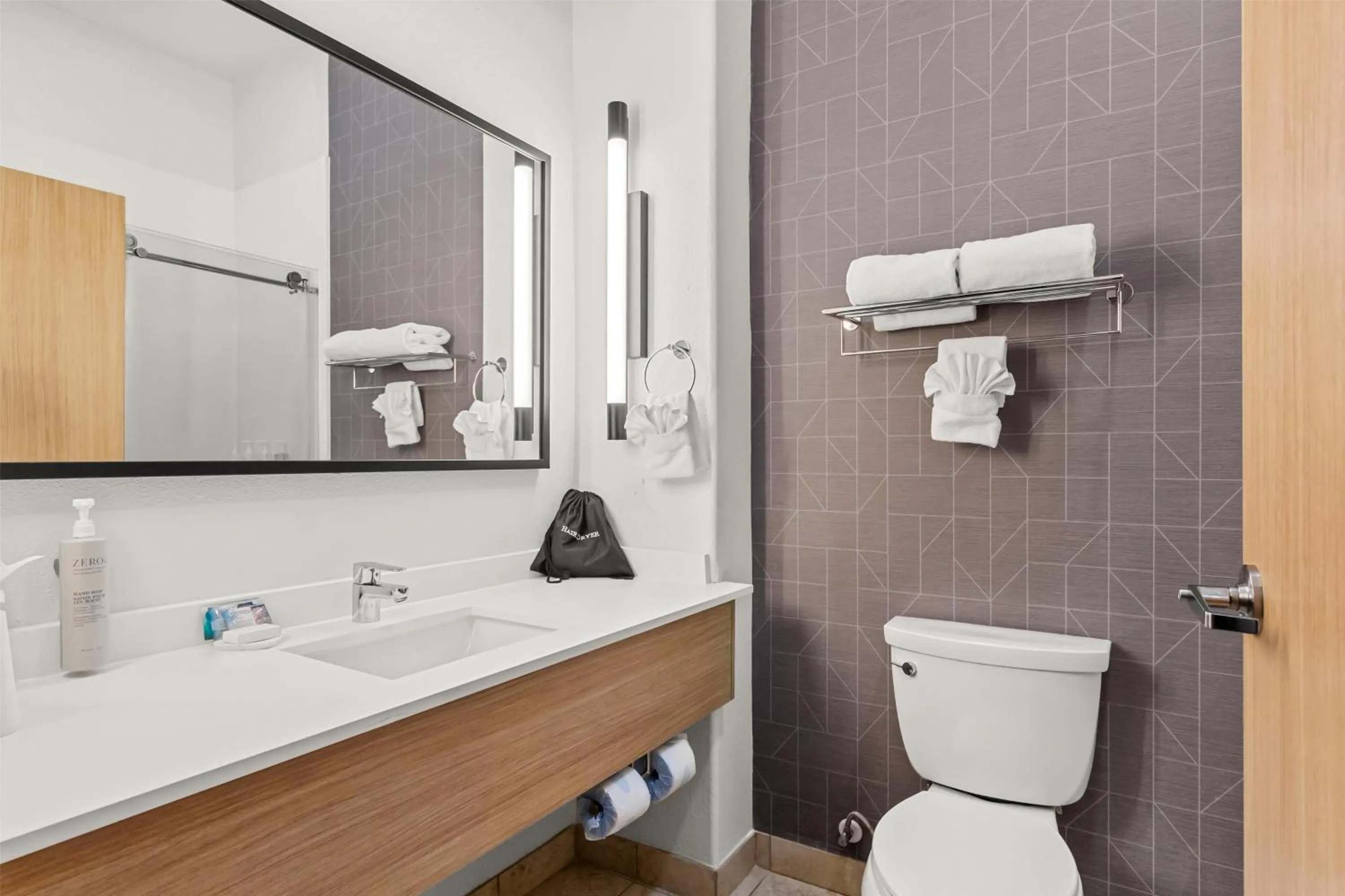 Bathroom in Spark By Hilton Houston Hobby Airport