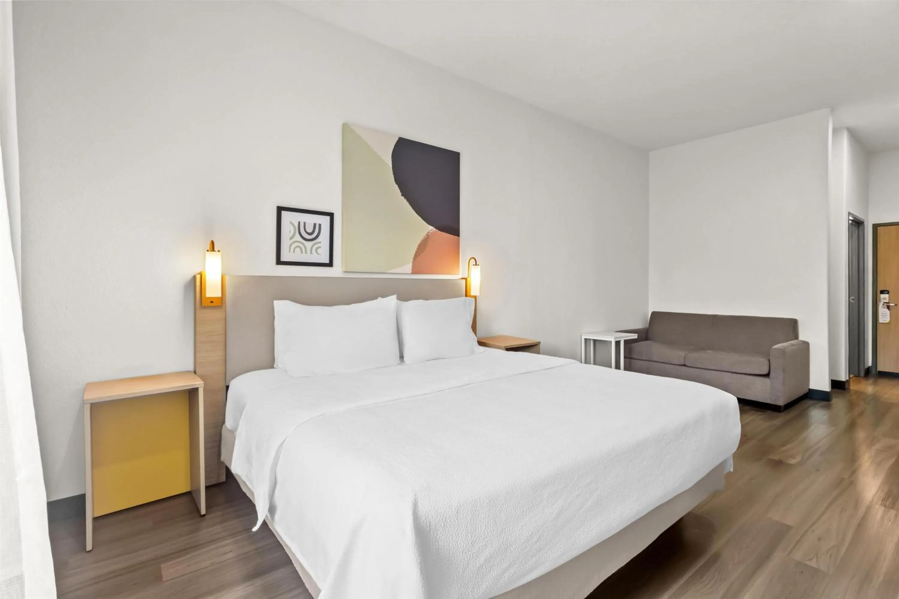 Living room, Bed in Spark By Hilton Houston Hobby Airport