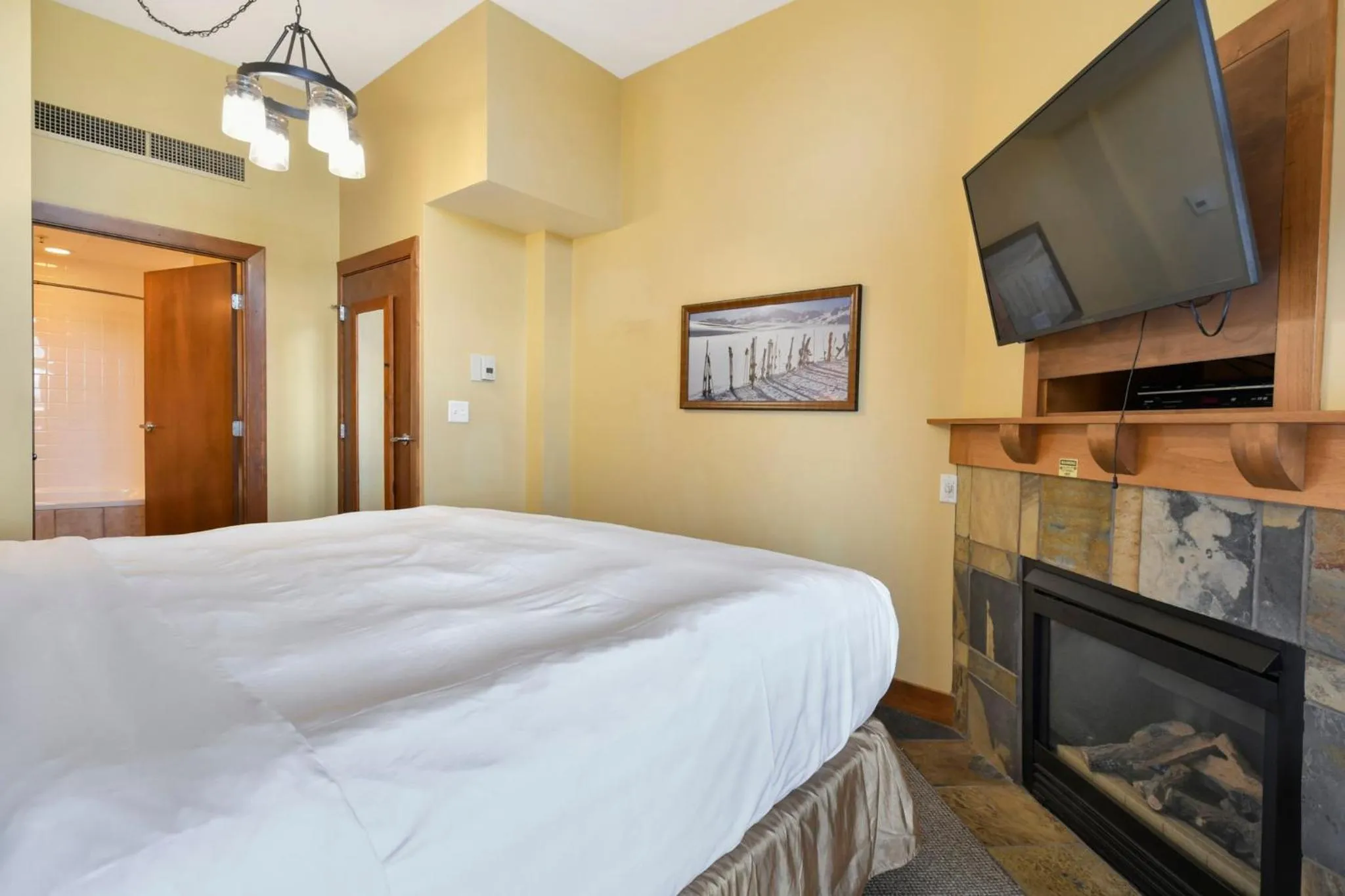 Photo of the whole room, Bed in Sundial Lodge, Park City - Canyons Village by Vail Resorts
