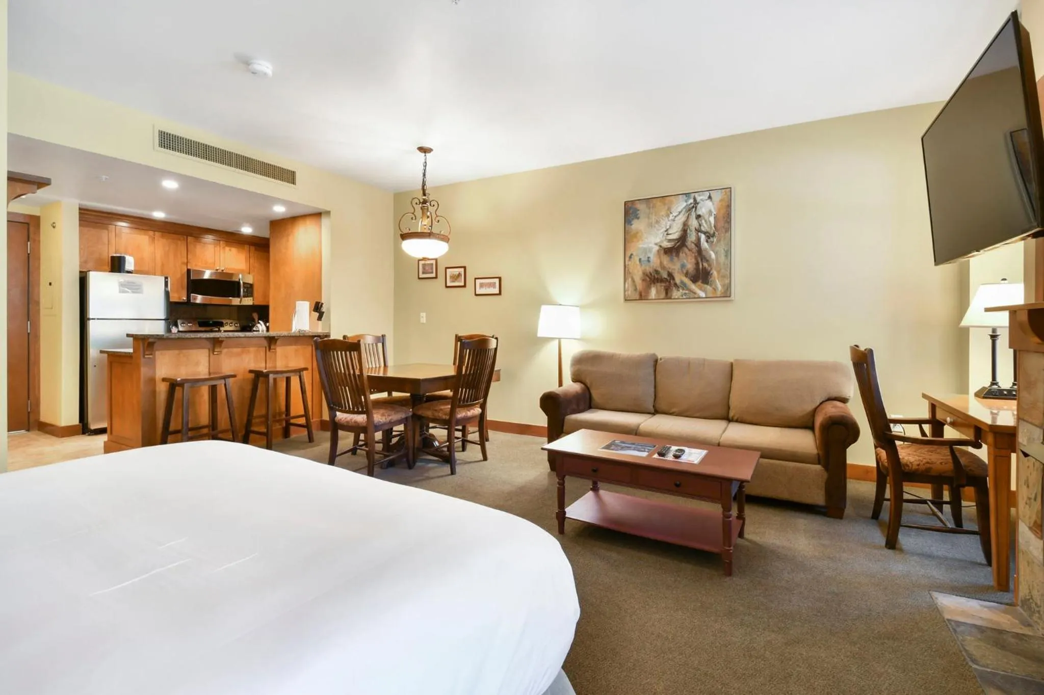 Living room in Sundial Lodge, Park City - Canyons Village by Vail Resorts