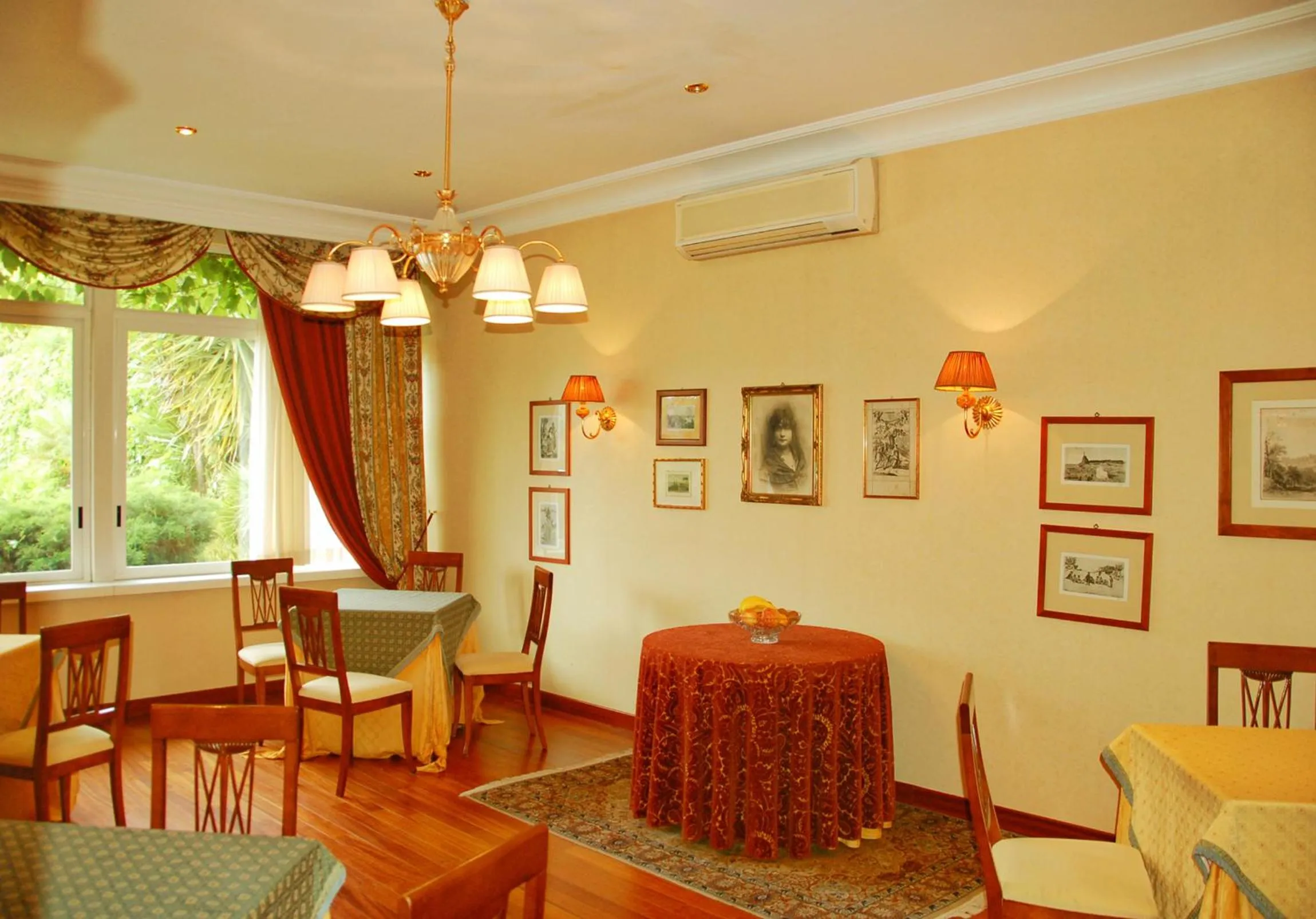 Decorative detail in Hotel La Culla Del Lago