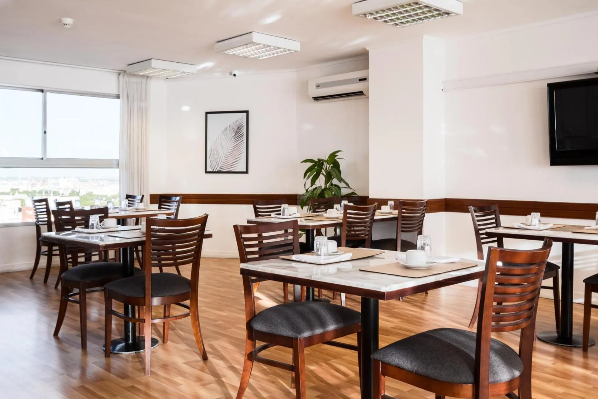 Restaurant/places to eat in Alfa Suites - Montevideo