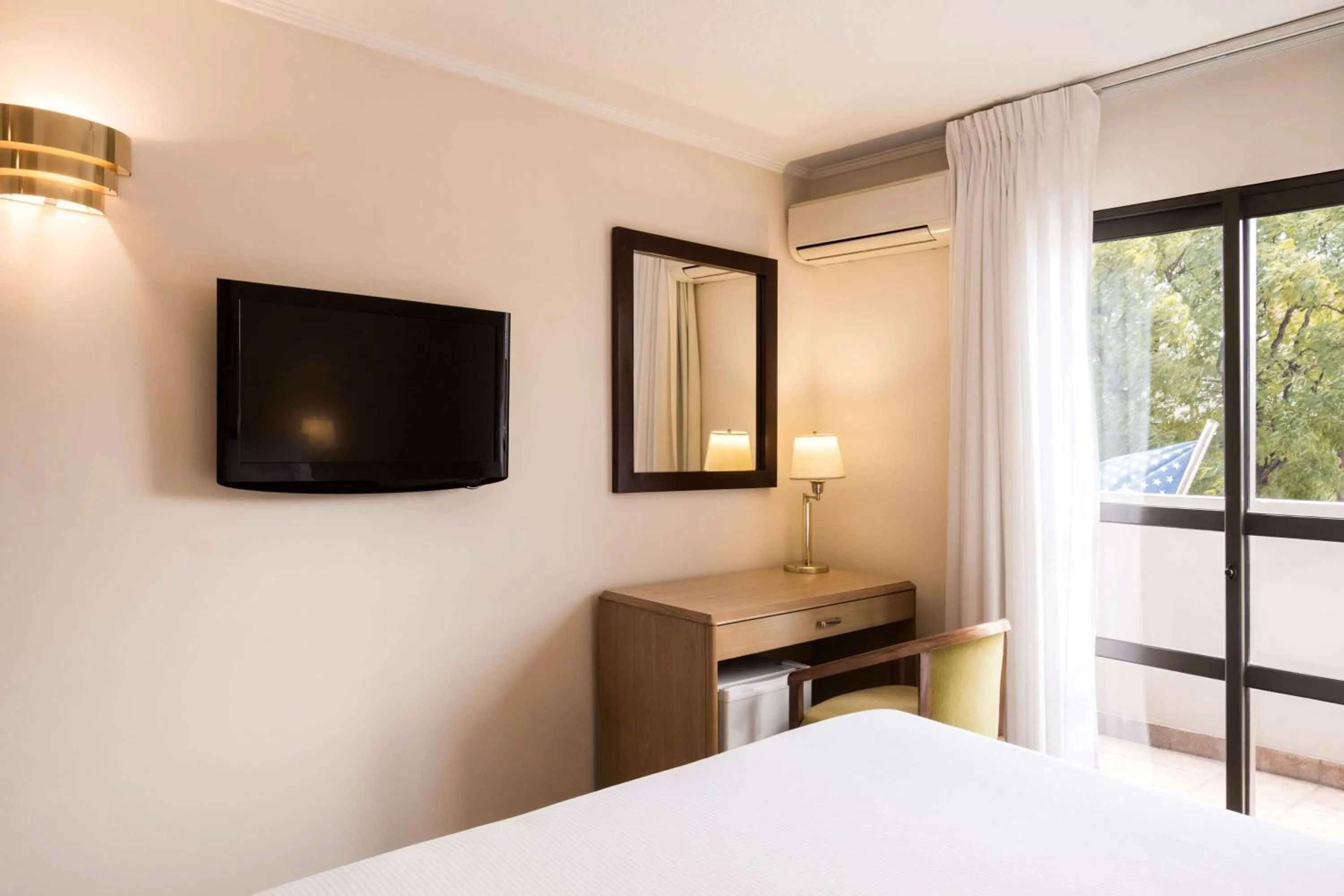 Photo of the whole room, Bed in Alfa Suites - Montevideo