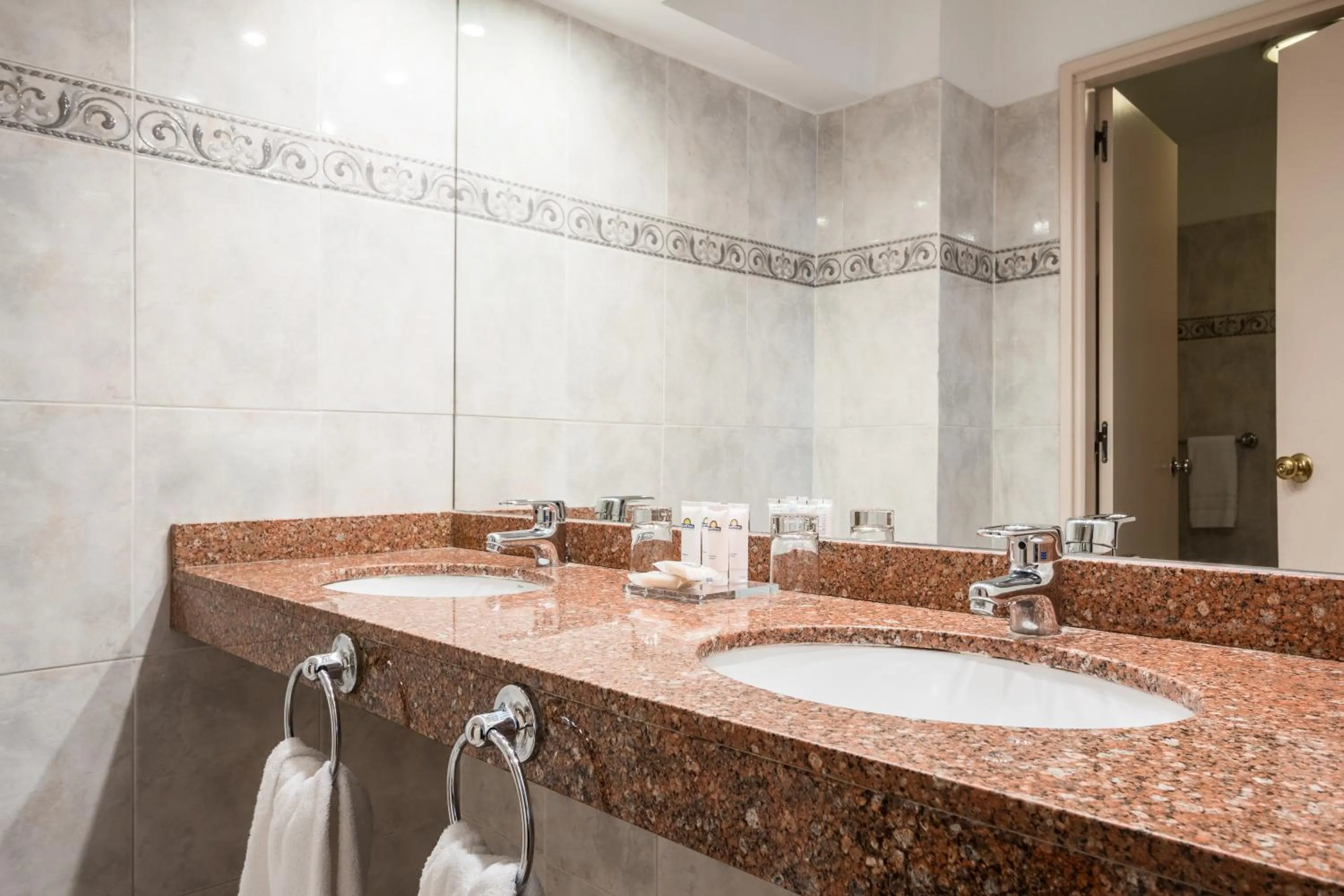 Bathroom in Alfa Suites - Montevideo