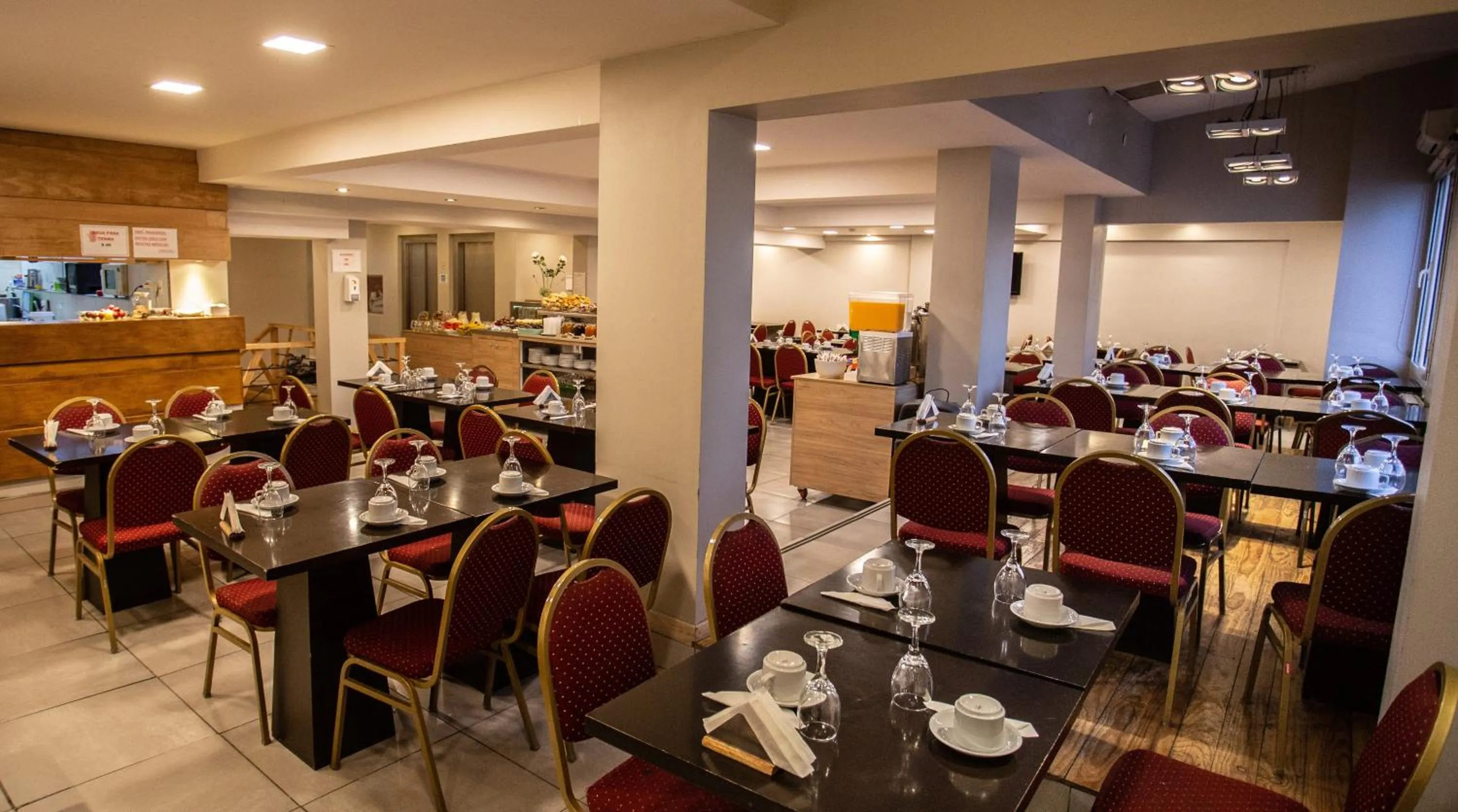 Restaurant/places to eat in Hotel EcoSki by bund