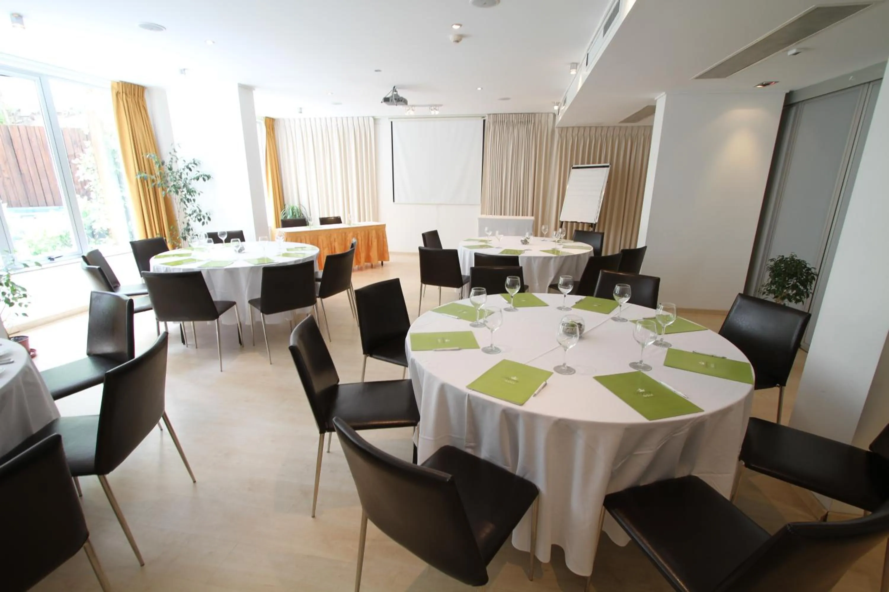 Entertainment in Regency Golf - Hotel Urbano