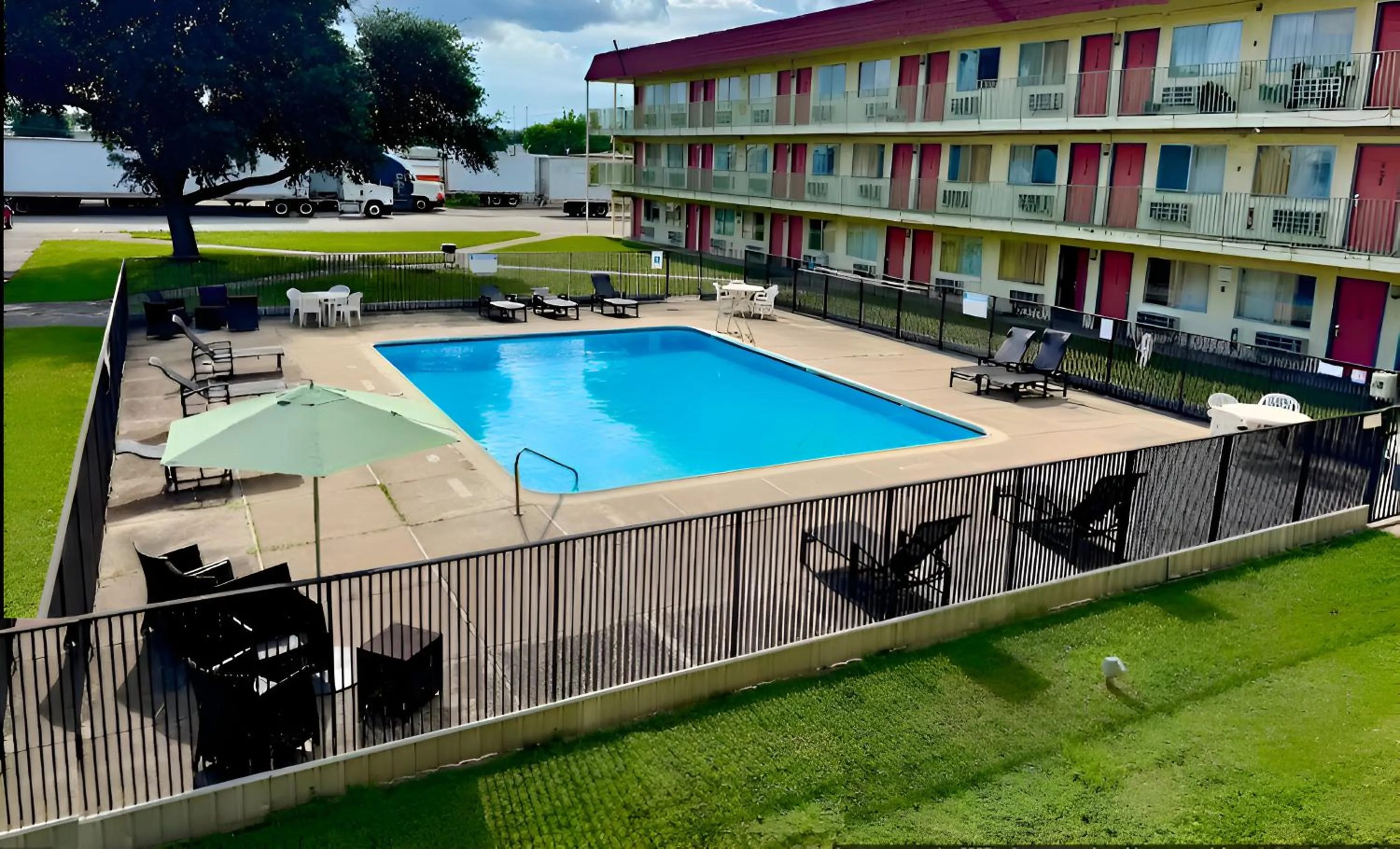 Property building in OYO Hotel Houston Southwest I-69