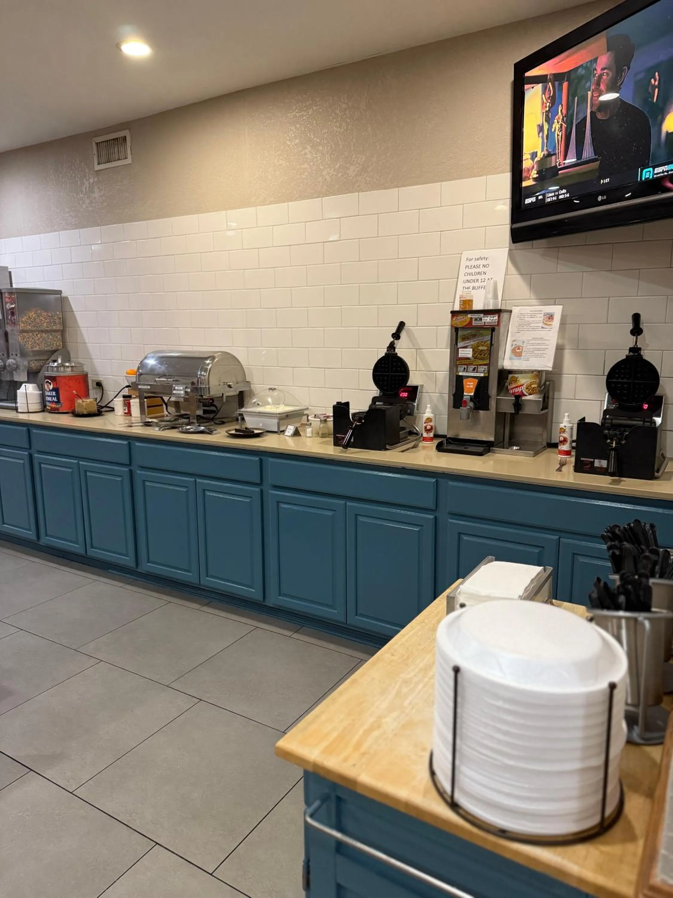 Buffet breakfast in Country Inn & Suites by Radisson, Elgin, IL