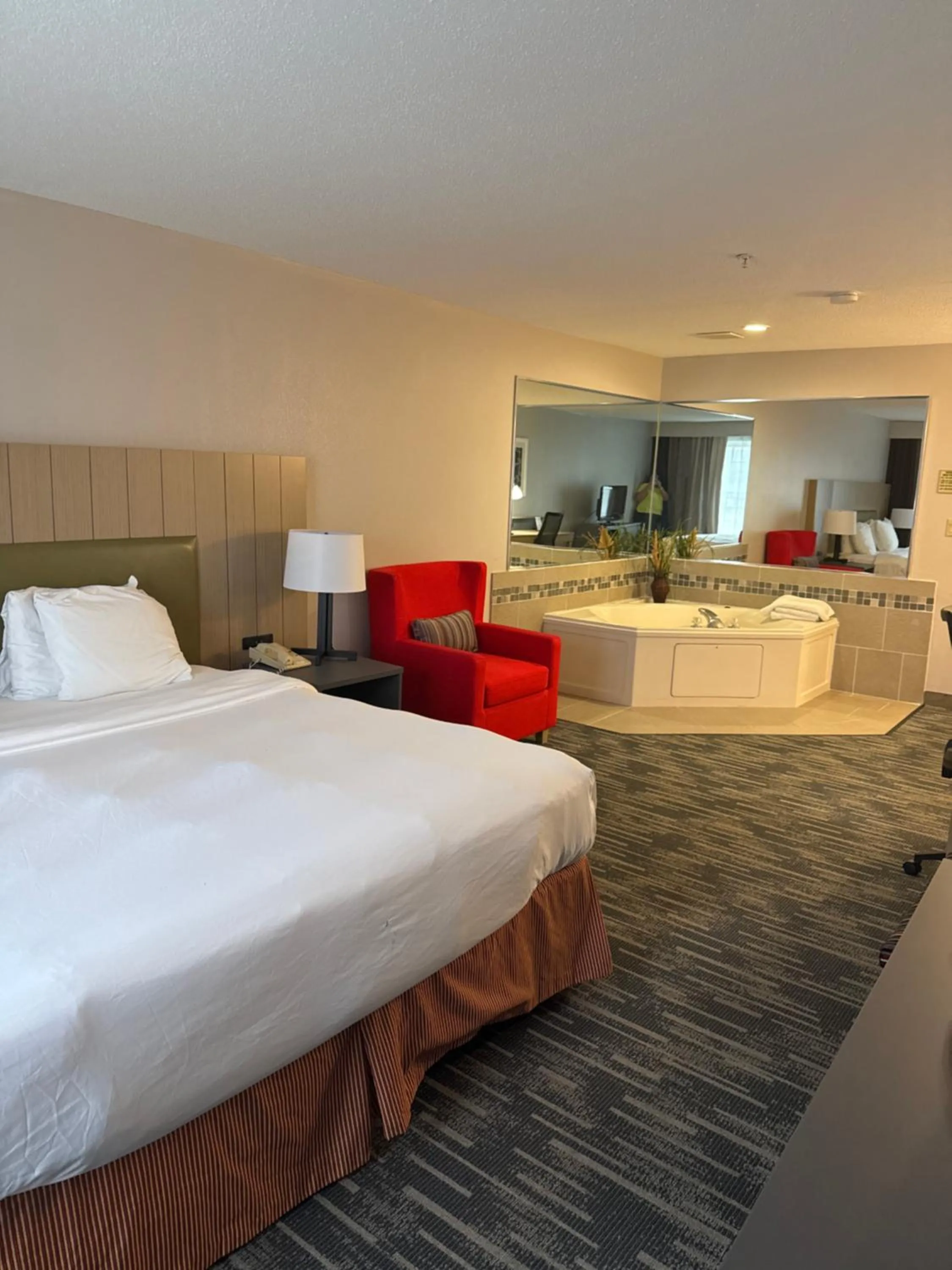 Photo of the whole room, Bed in Country Inn & Suites by Radisson, Elgin, IL