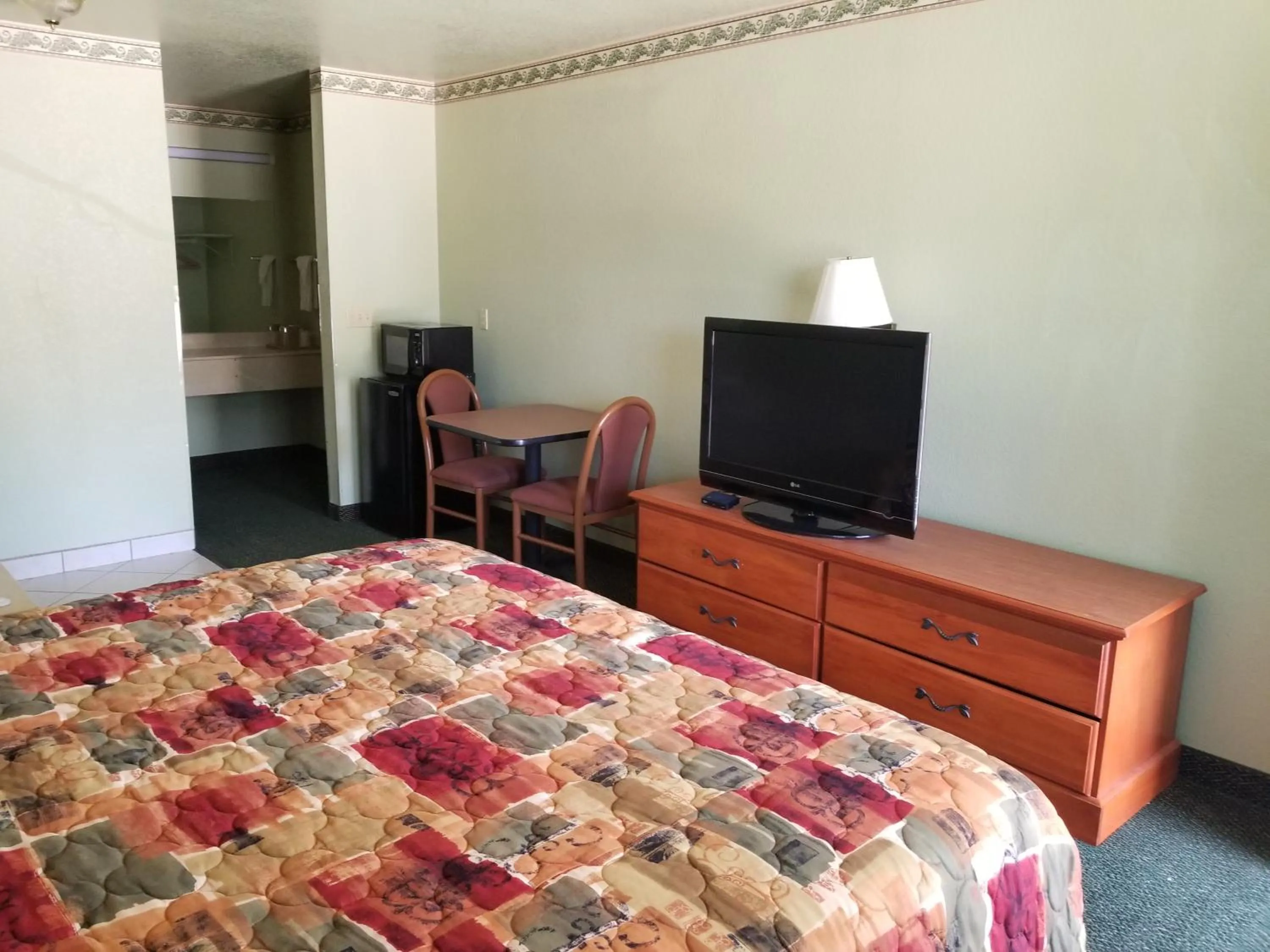 Bedroom, Bed in Haltom Inn Fort Worth