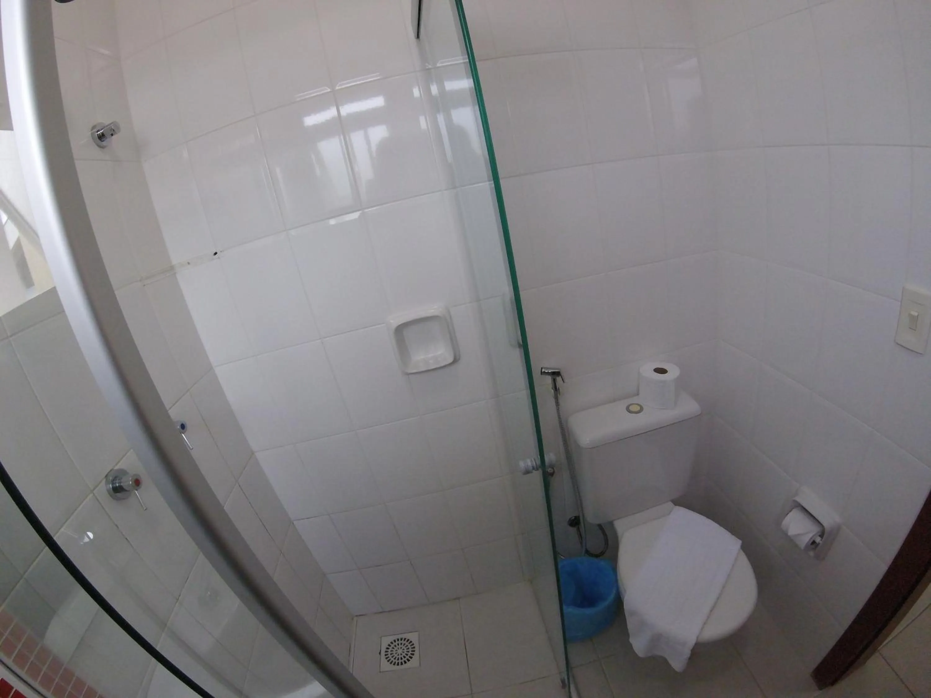 Toilet in Hotel Hola