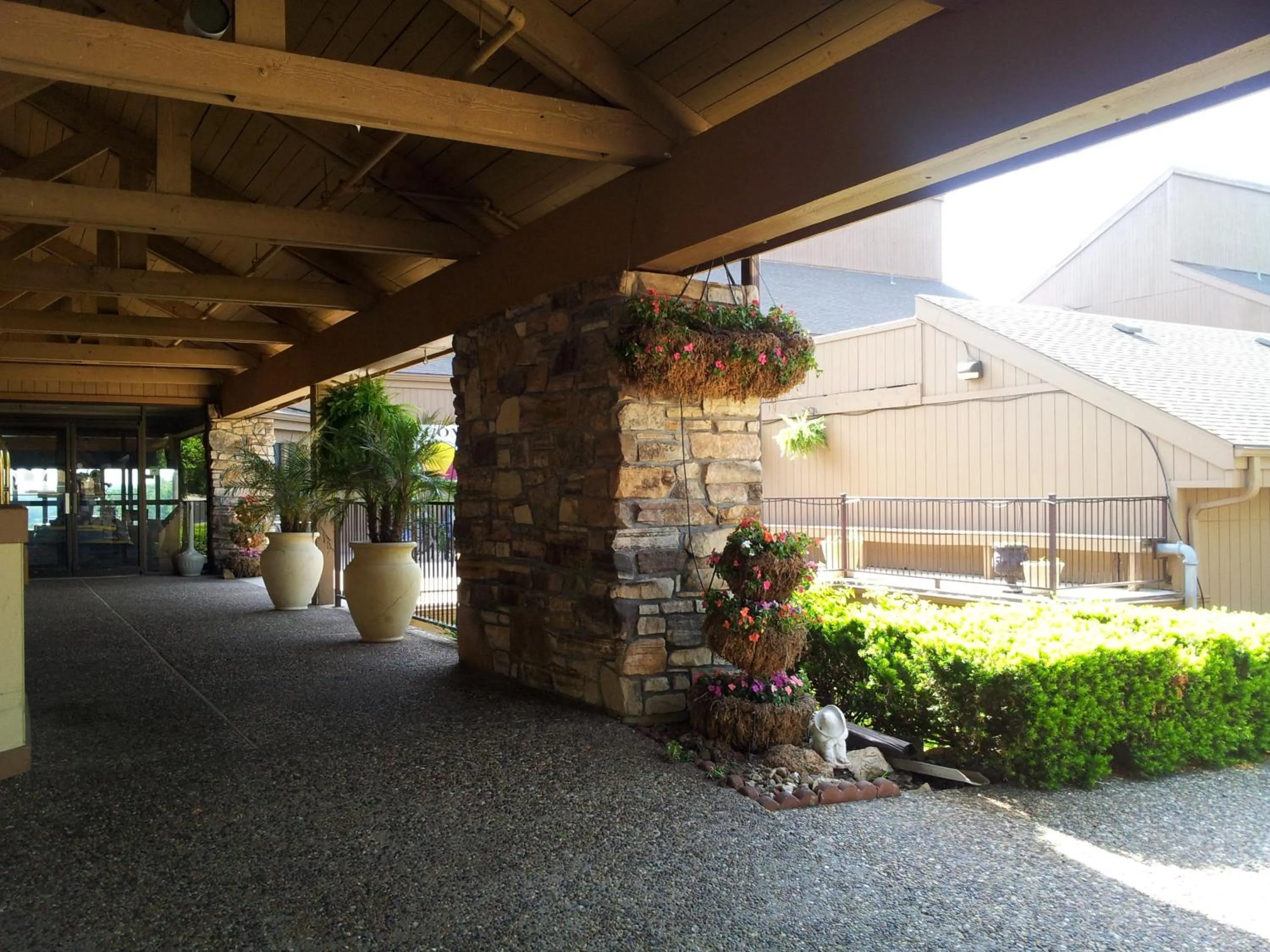 Facade/entrance in Inn at Grand Glaize
