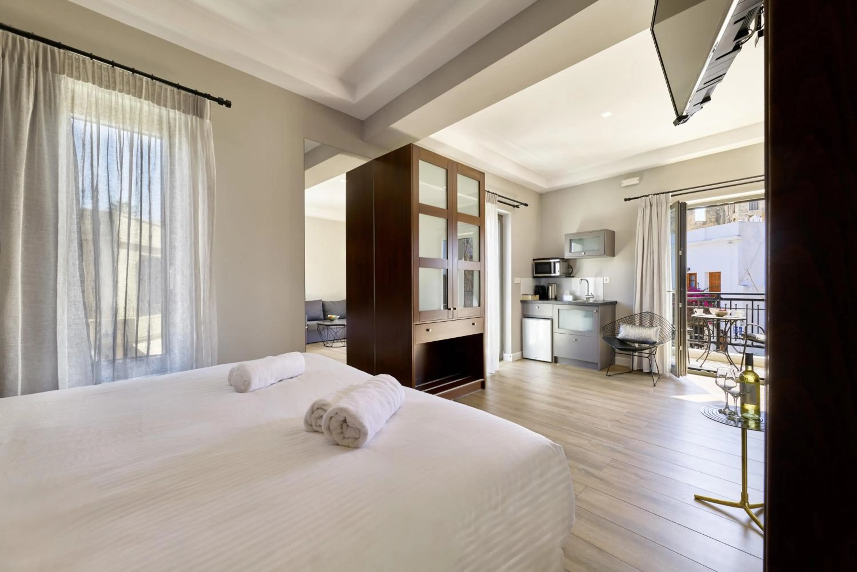 Bedroom, Bed in Nival Luxury Suites