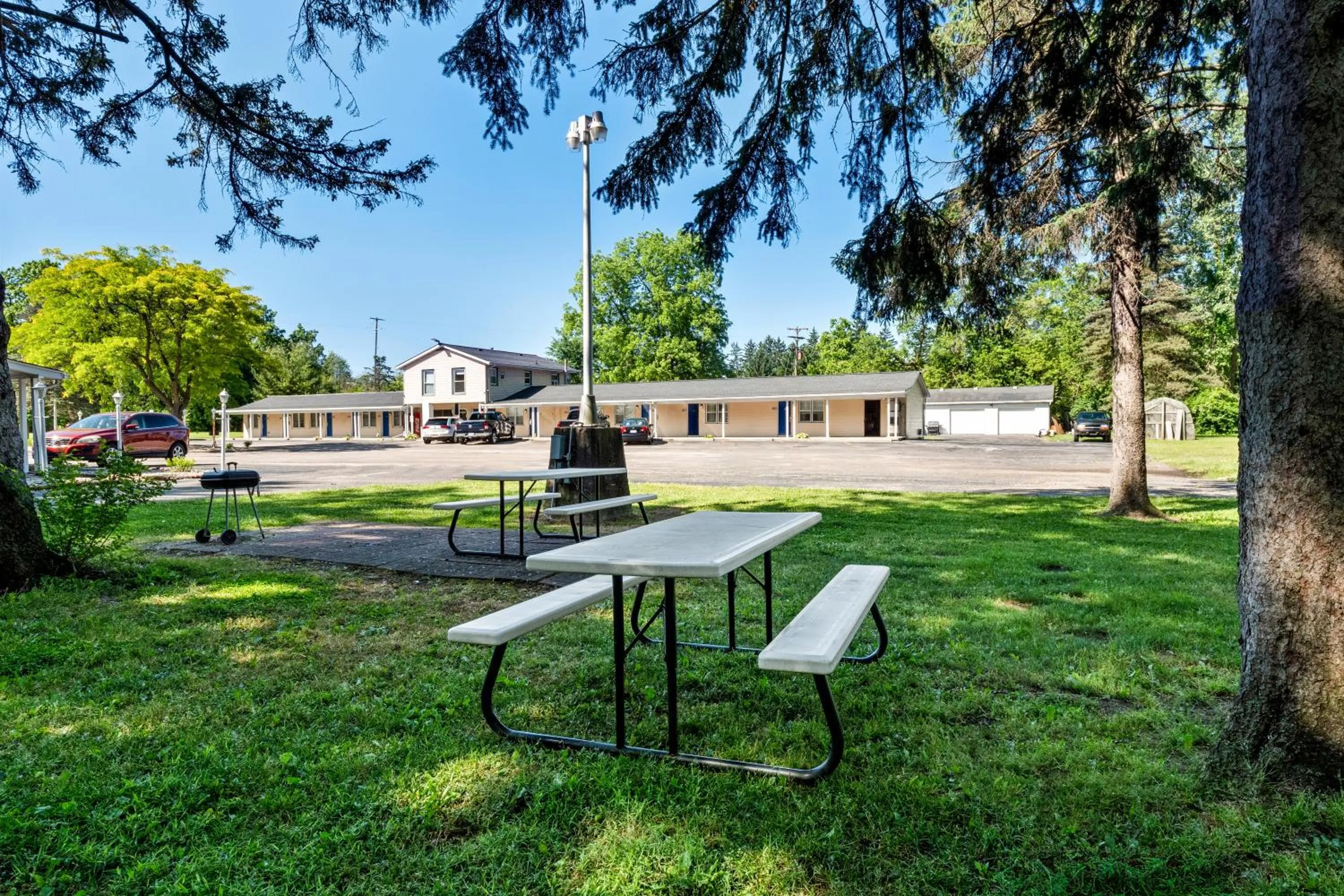 Property building in Americas Best Value Inn Jonesville/Hillsdale