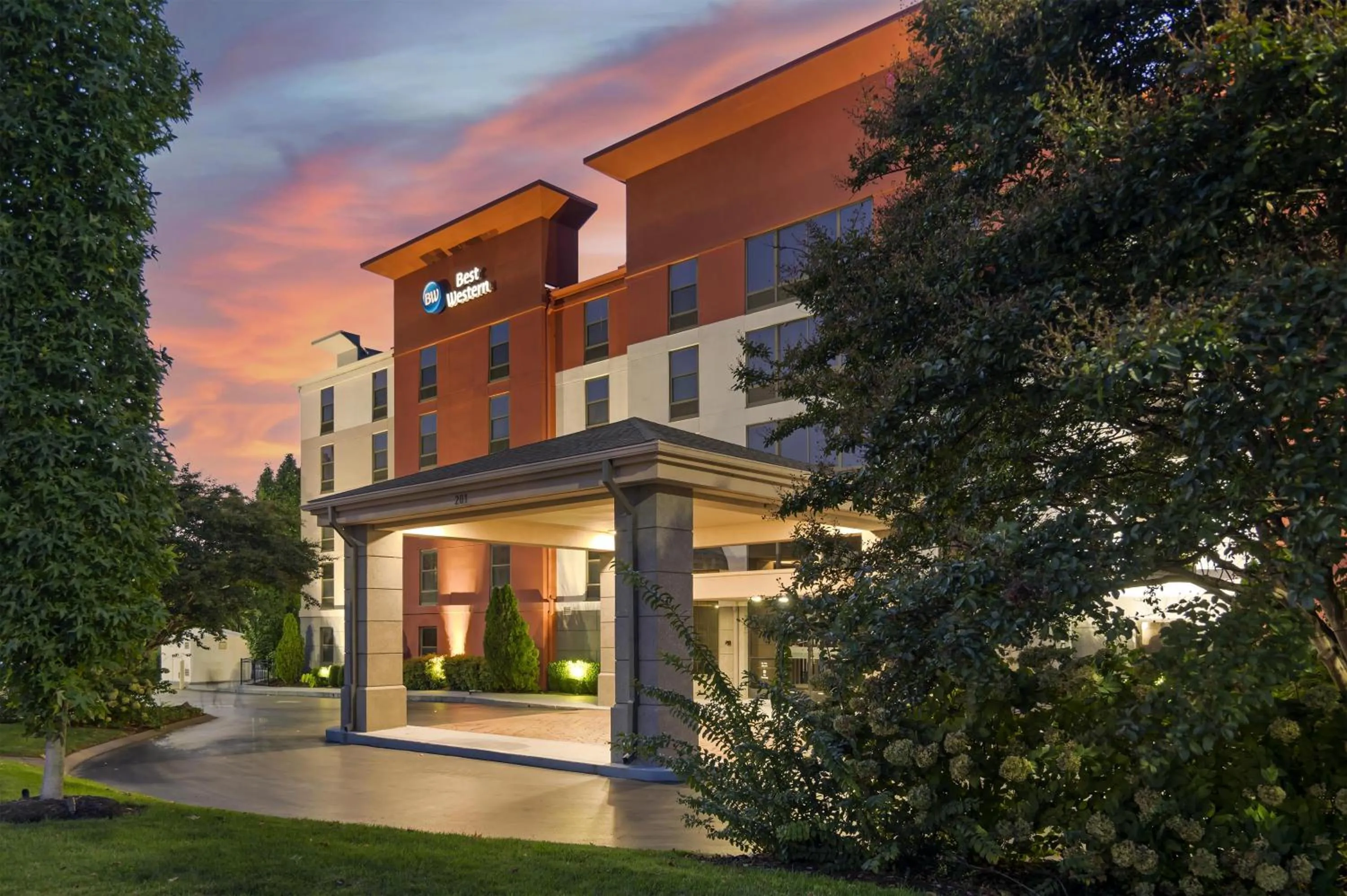 Property building in Best Western Suites near Opryland