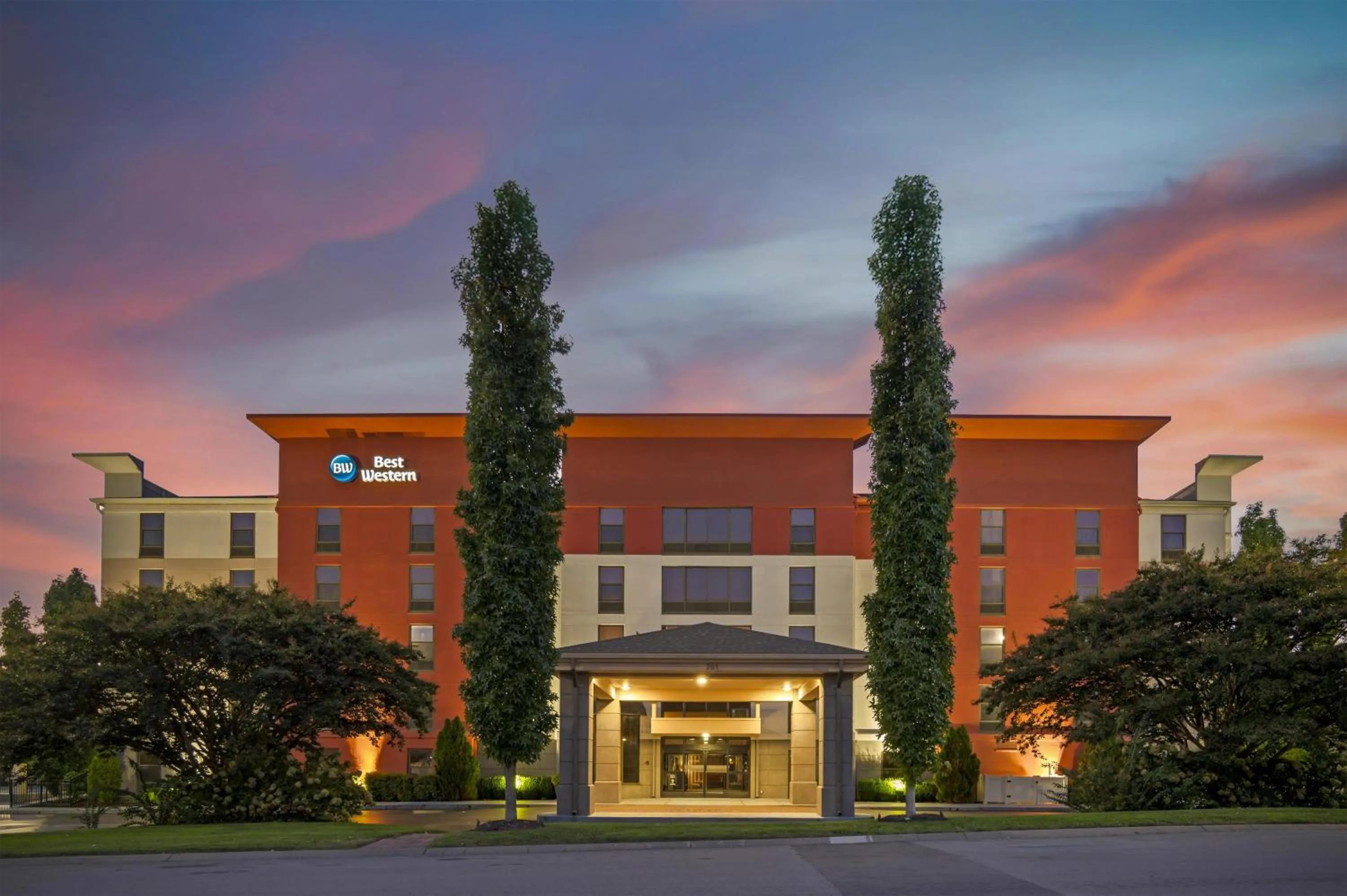 Property building in Best Western Suites near Opryland