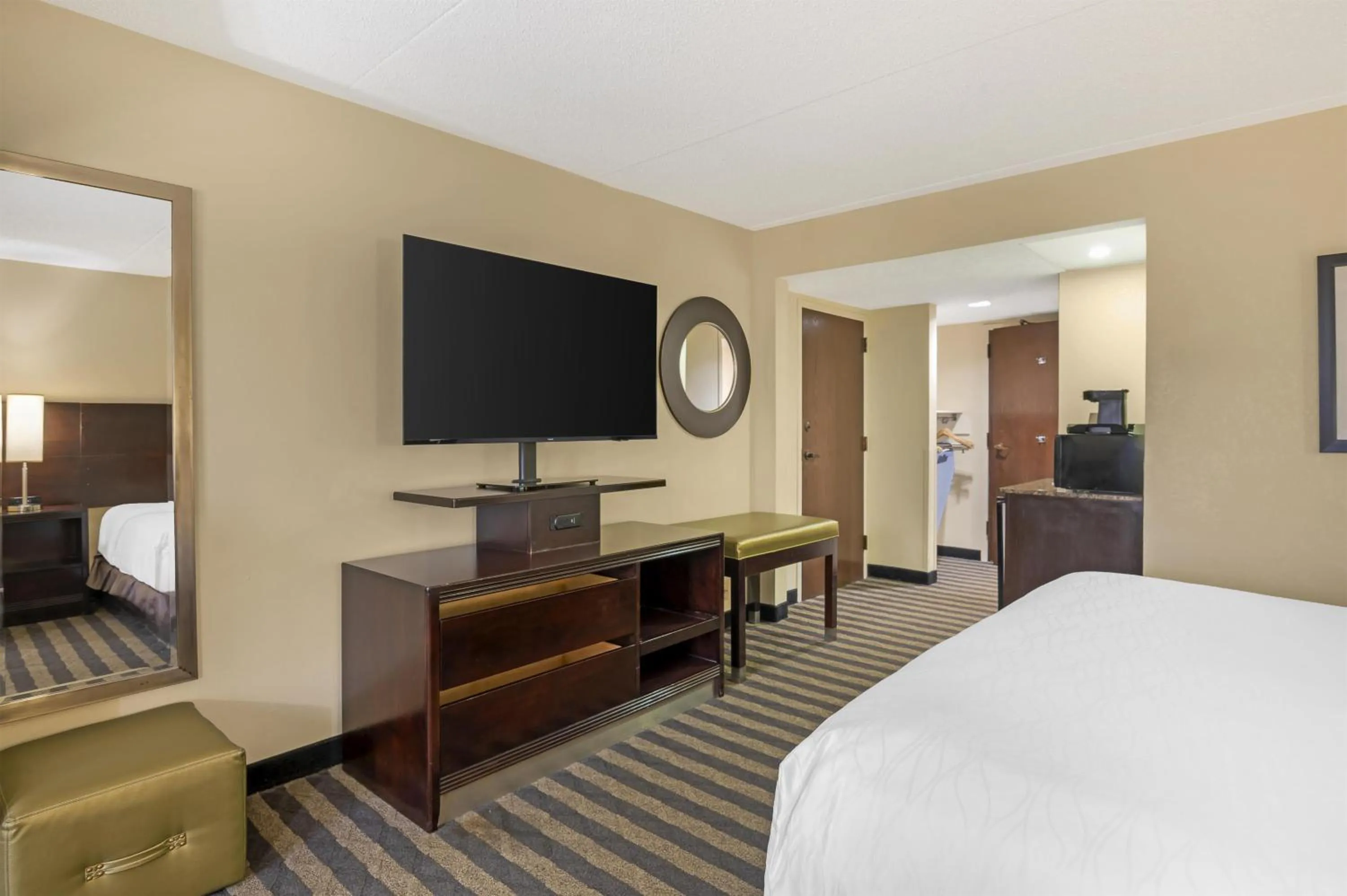 Bedroom, Bed in Best Western Suites near Opryland