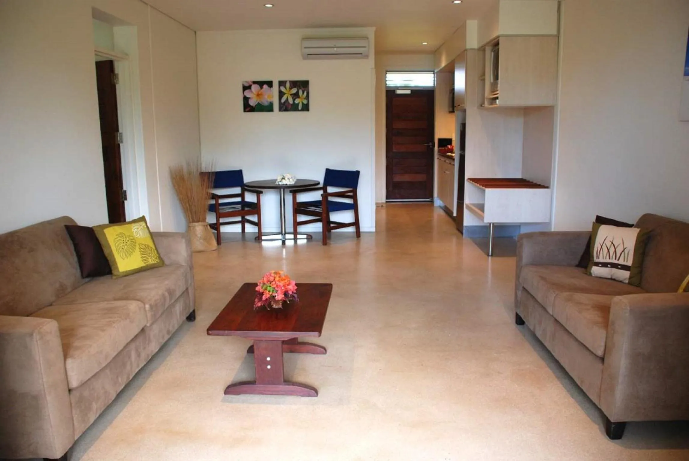 Seating area in Sunset Resort